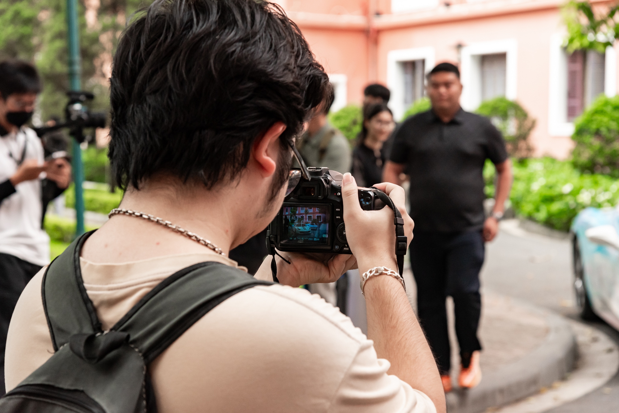 Sinh vi&ecirc;n tại H&agrave; Nội trầm trồ trước d&agrave;n Ferrari, Rolls-Royce v&agrave; Range Rover của &ocirc;ng Đặng L&ecirc; Nguy&ecirc;n Vũ- Ảnh 14.