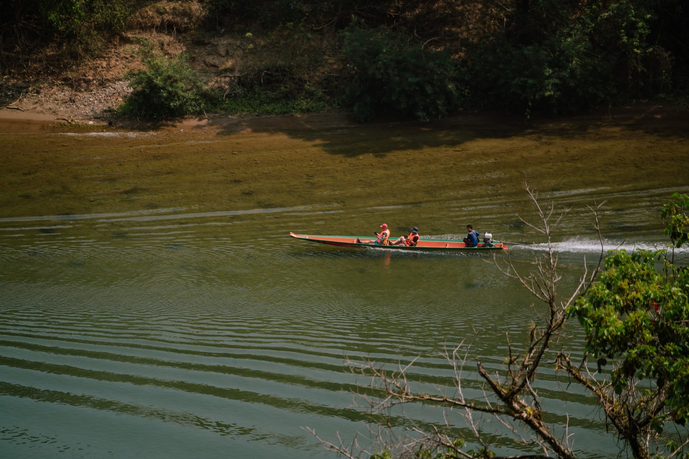 Cặp đ&ocirc;i m&aacute;ch kinh nghiệm l&aacute;i &ocirc; t&ocirc; du lịch L&agrave;o 8 ng&agrave;y với 15 triệu đồng- Ảnh 4.