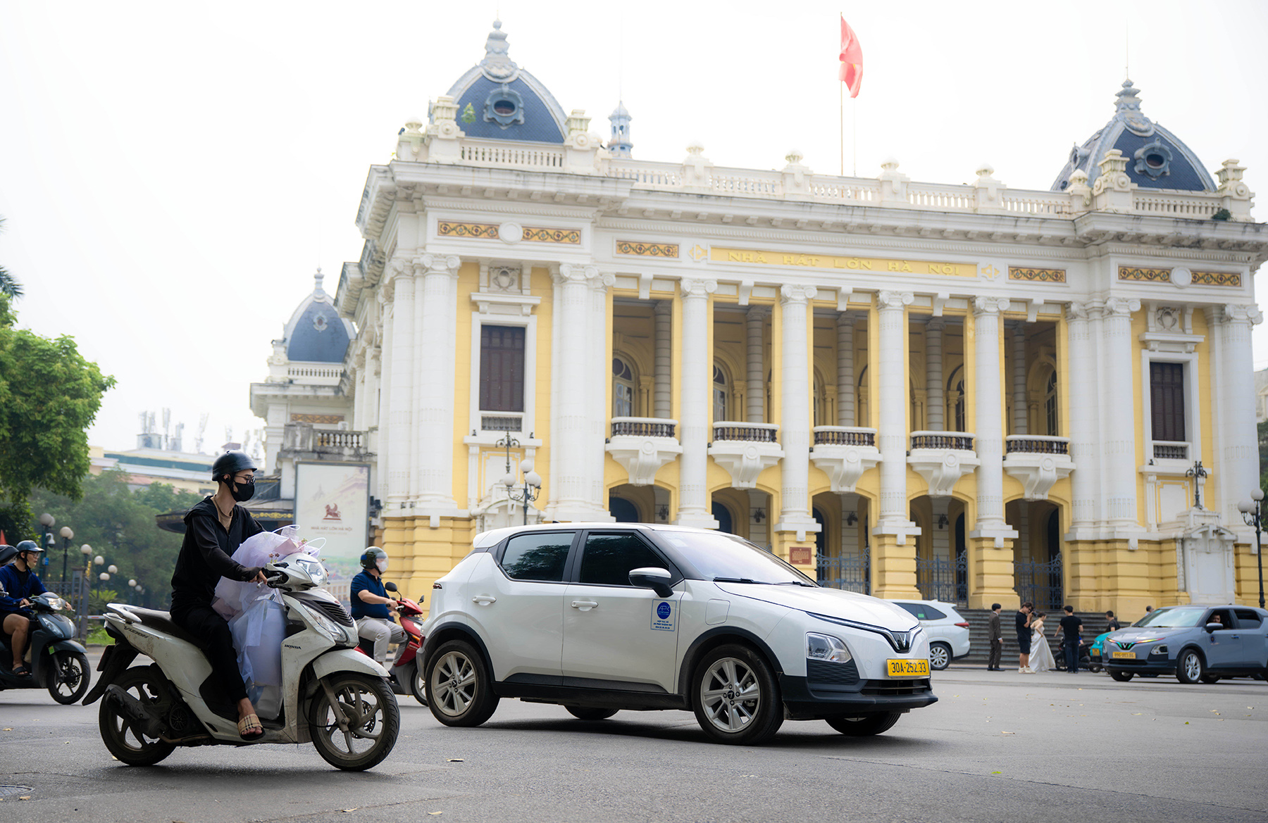 Hà Nội trong một khung hình: 50% là xe điện!- Ảnh 10. Hà Nội trong một khung hình: 50% là xe điện!- Ảnh 10.