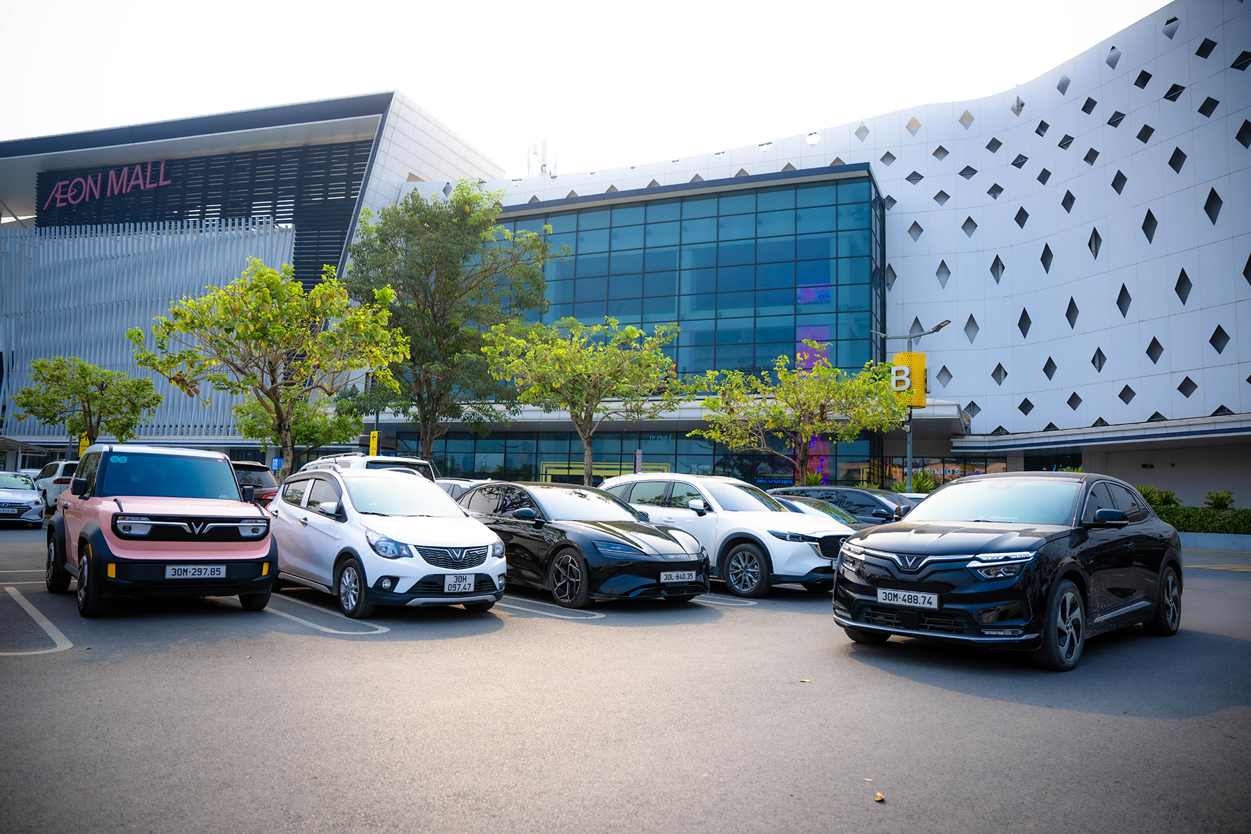 Hà Nội trong một khung hình: 50% là xe điện!- Ảnh 13. Hà Nội trong một khung hình: 50% là xe điện!- Ảnh 13.