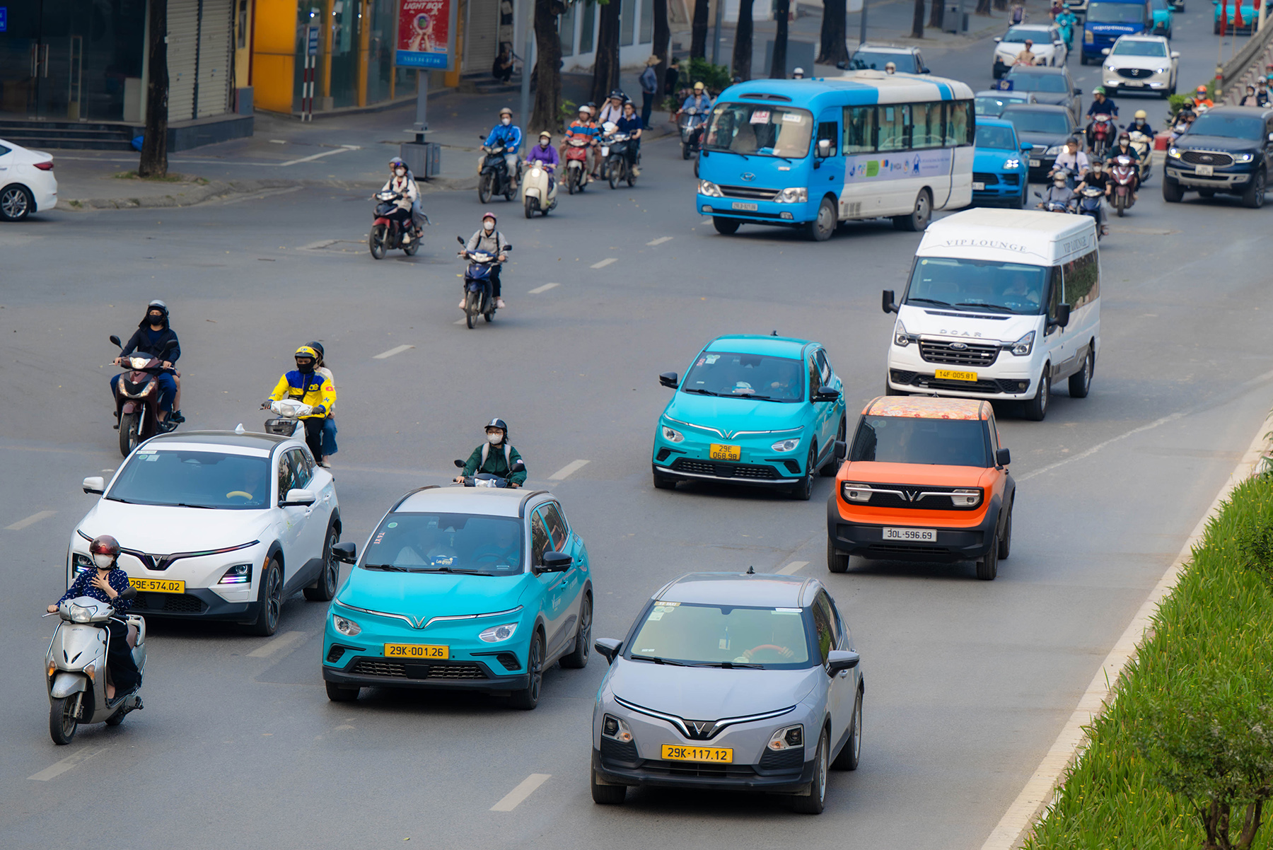 Hà Nội trong một khung hình: 50% là xe điện!- Ảnh 6. Hà Nội trong một khung hình: 50% là xe điện!- Ảnh 6.