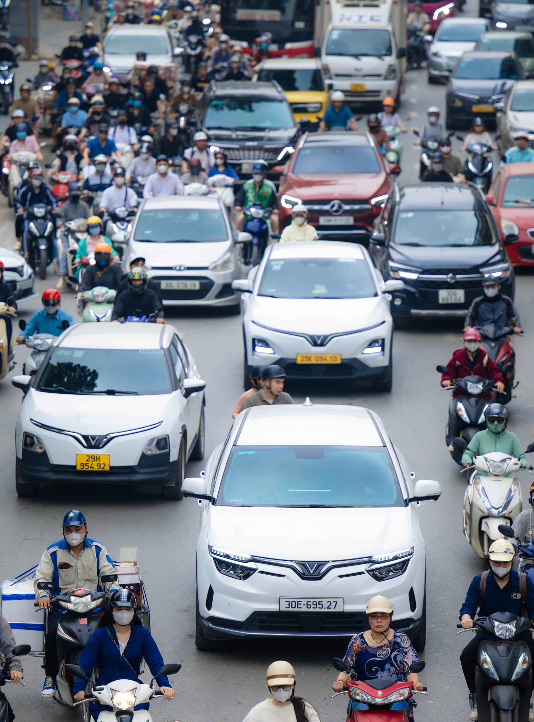 Hà Nội trong một khung hình: 50% là xe điện!- Ảnh 3. Hà Nội trong một khung hình: 50% là xe điện!- Ảnh 3.