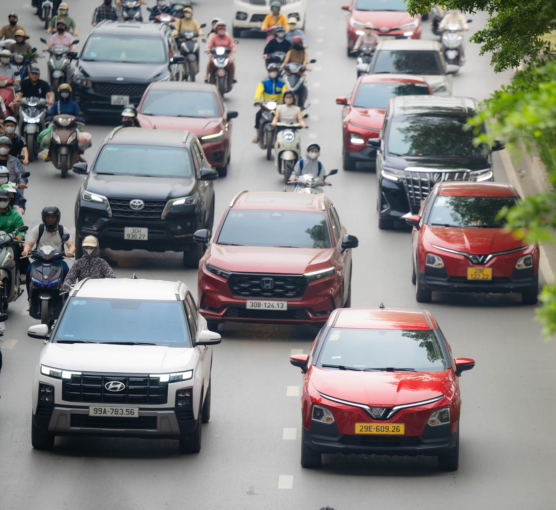 Hà Nội trong một khung hình: 50% là xe điện!- Ảnh 5. Hà Nội trong một khung hình: 50% là xe điện!- Ảnh 5.