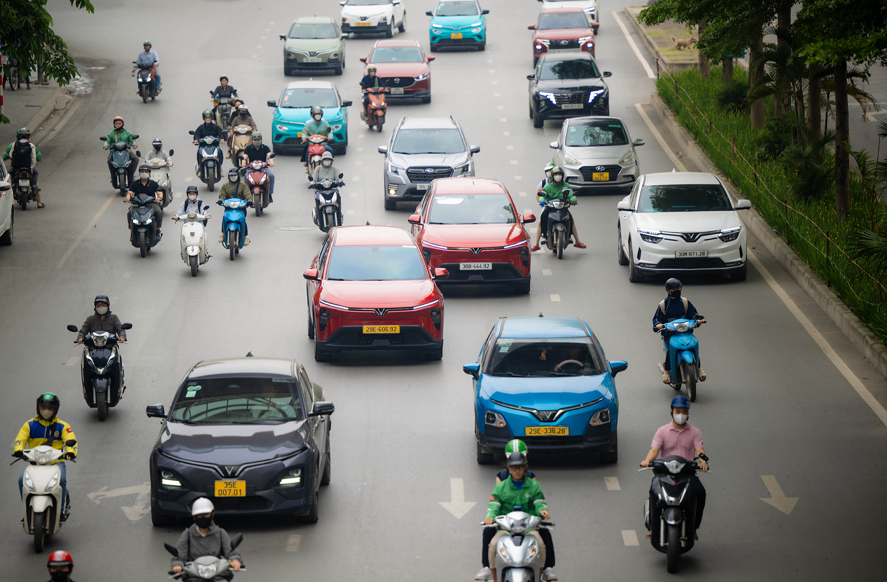 Hà Nội trong một khung hình: 50% là xe điện!- Ảnh 9. Hà Nội trong một khung hình: 50% là xe điện!- Ảnh 9.