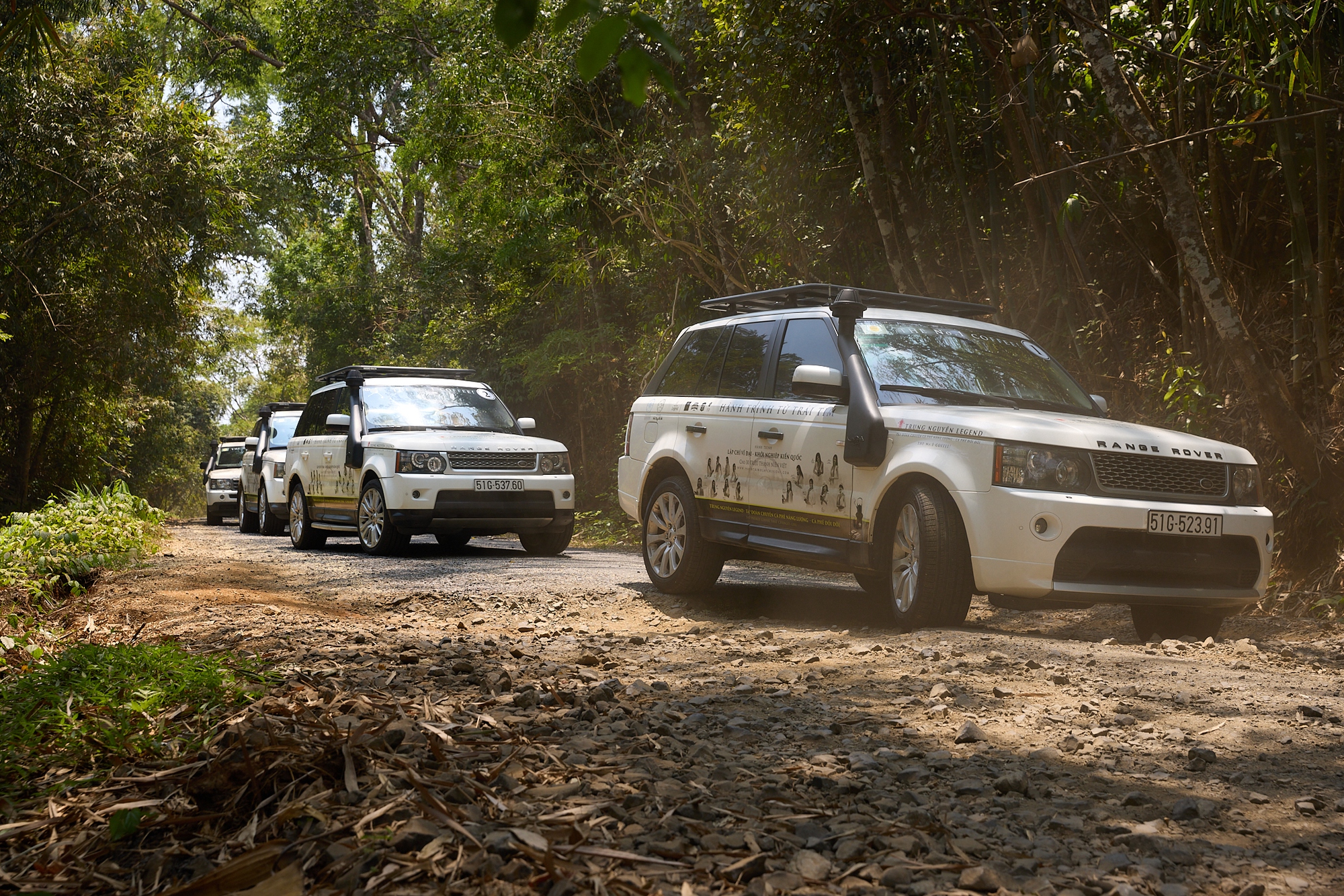 Video 10 ph&uacute;t t&oacute;m gọn gần 3.000km d&agrave;n Range Rover tới T&acirc;y Bắc: Nhiều cung đường khắc nghiệt thử th&aacute;ch sự bền bỉ của cả đo&agrave;n người v&agrave; xe- Ảnh 9.