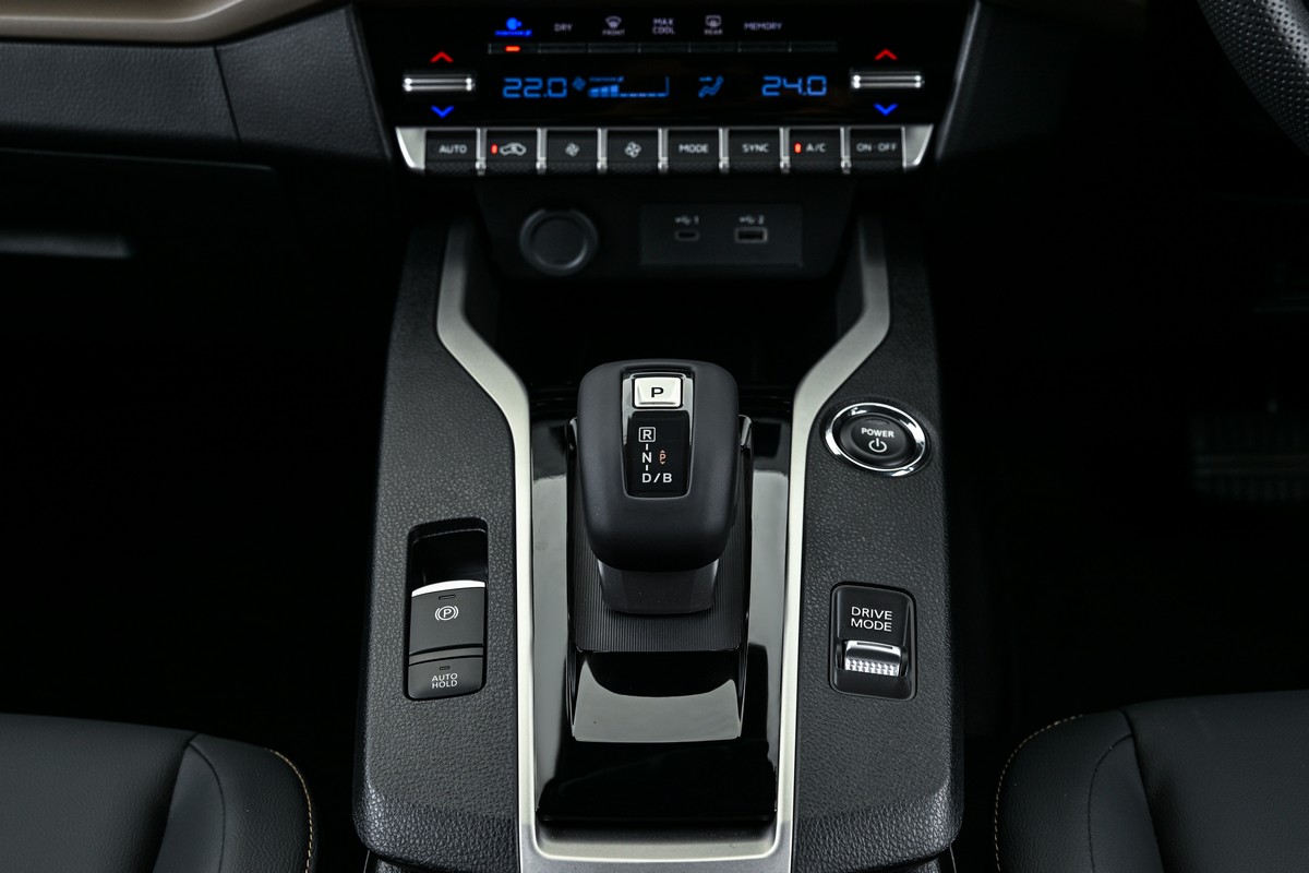 Rộ tin Mitsubishi Xforce sắp n&acirc;ng cấp tại Việt Nam: Ngoại thất c&oacute; thể tinh chỉnh, nếu th&ecirc;m hybrid, cần số điện tử, camera 360 sẽ l&agrave;m kh&oacute; Yaris Cross- Ảnh 13.