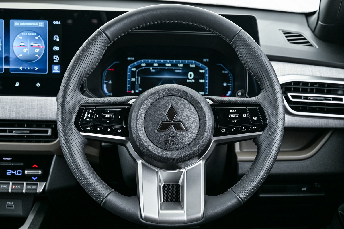 Rộ tin Mitsubishi Xforce sắp n&acirc;ng cấp tại Việt Nam: Ngoại thất c&oacute; thể tinh chỉnh, nếu th&ecirc;m hybrid, cần số điện tử, camera 360 sẽ l&agrave;m kh&oacute; Yaris Cross- Ảnh 11.