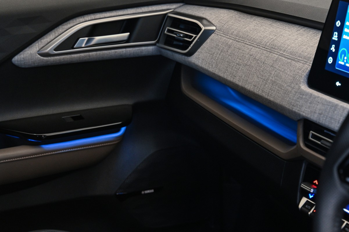 Rộ tin Mitsubishi Xforce sắp n&acirc;ng cấp tại Việt Nam: Ngoại thất c&oacute; thể tinh chỉnh, nếu th&ecirc;m hybrid, cần số điện tử, camera 360 sẽ l&agrave;m kh&oacute; Yaris Cross- Ảnh 14.