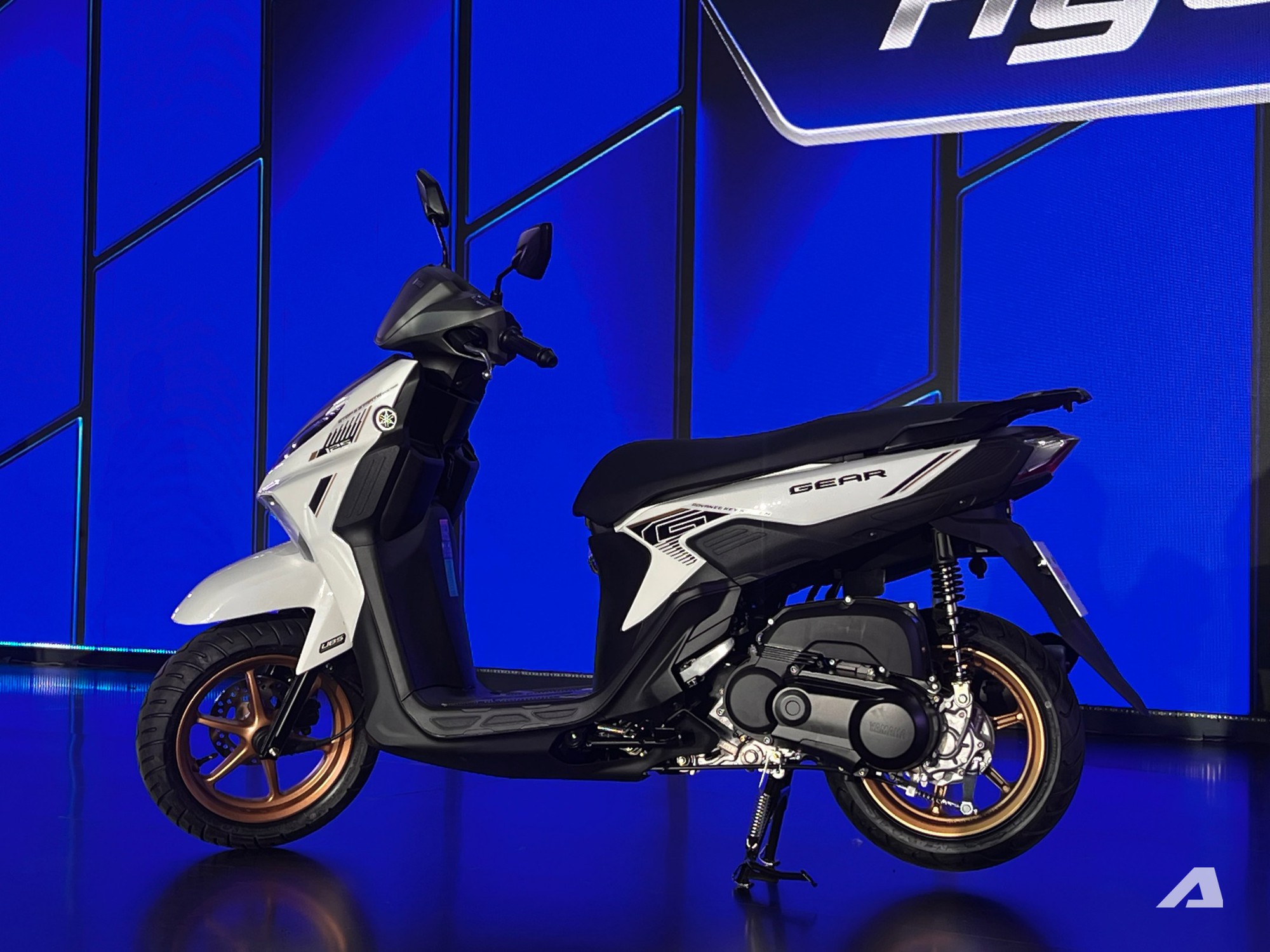 Yamaha Gear ra mắt Việt Nam: Giá từ hơn 30,4 triệu đồng, có smartkey, màn hình điện tử, động cơ hybrid cạnh tranh Vision- Ảnh 6. Yamaha Gear ra mắt Việt Nam: Giá từ hơn 30,4 triệu đồng, có smartkey, màn hình điện tử, động cơ hybrid cạnh tranh Vision- Ảnh 6.