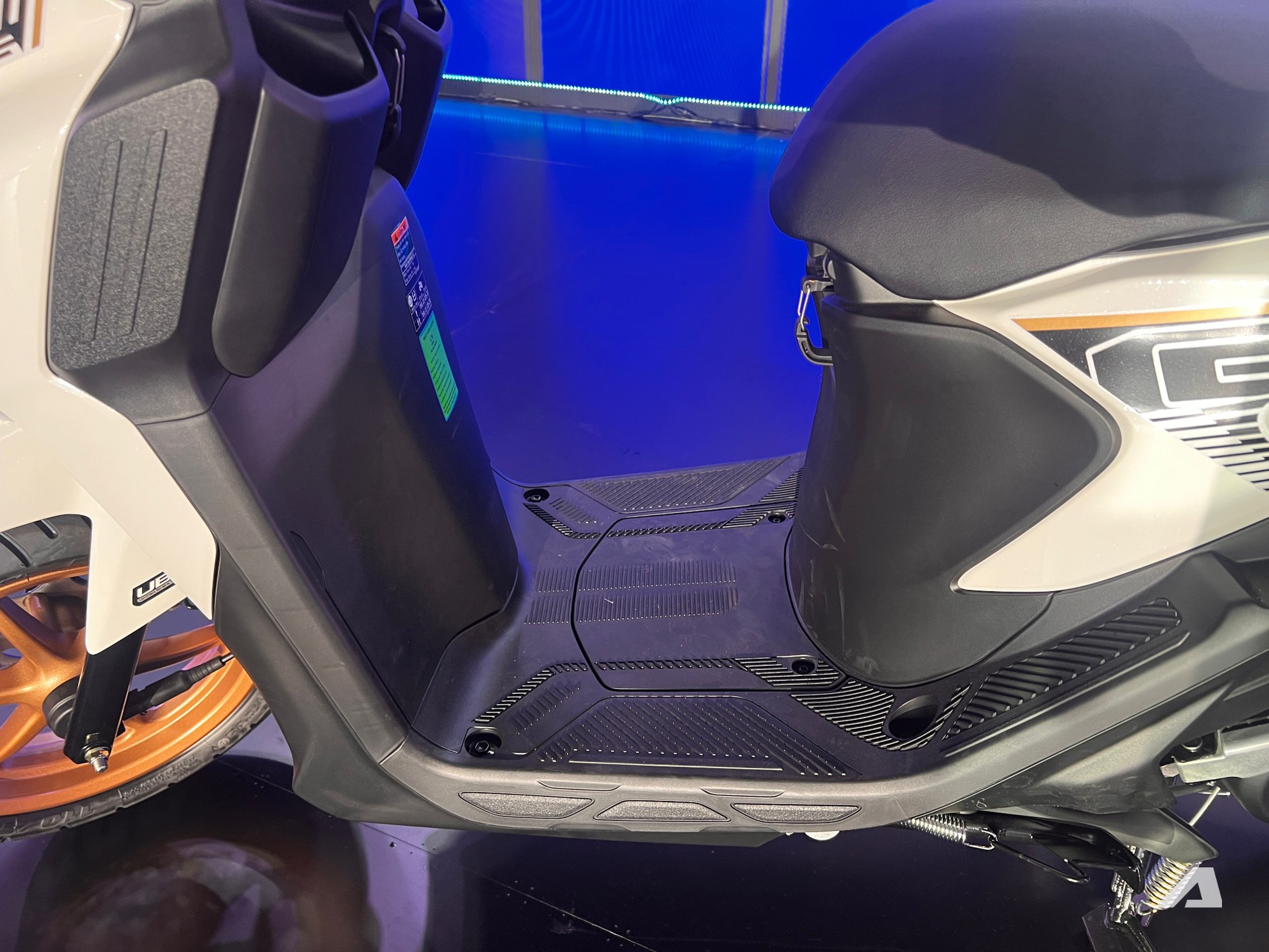 Yamaha Gear ra mắt Việt Nam: Giá từ hơn 30,4 triệu đồng, có smartkey, màn hình điện tử, động cơ hybrid cạnh tranh Vision- Ảnh 9. Yamaha Gear ra mắt Việt Nam: Giá từ hơn 30,4 triệu đồng, có smartkey, màn hình điện tử, động cơ hybrid cạnh tranh Vision- Ảnh 9.