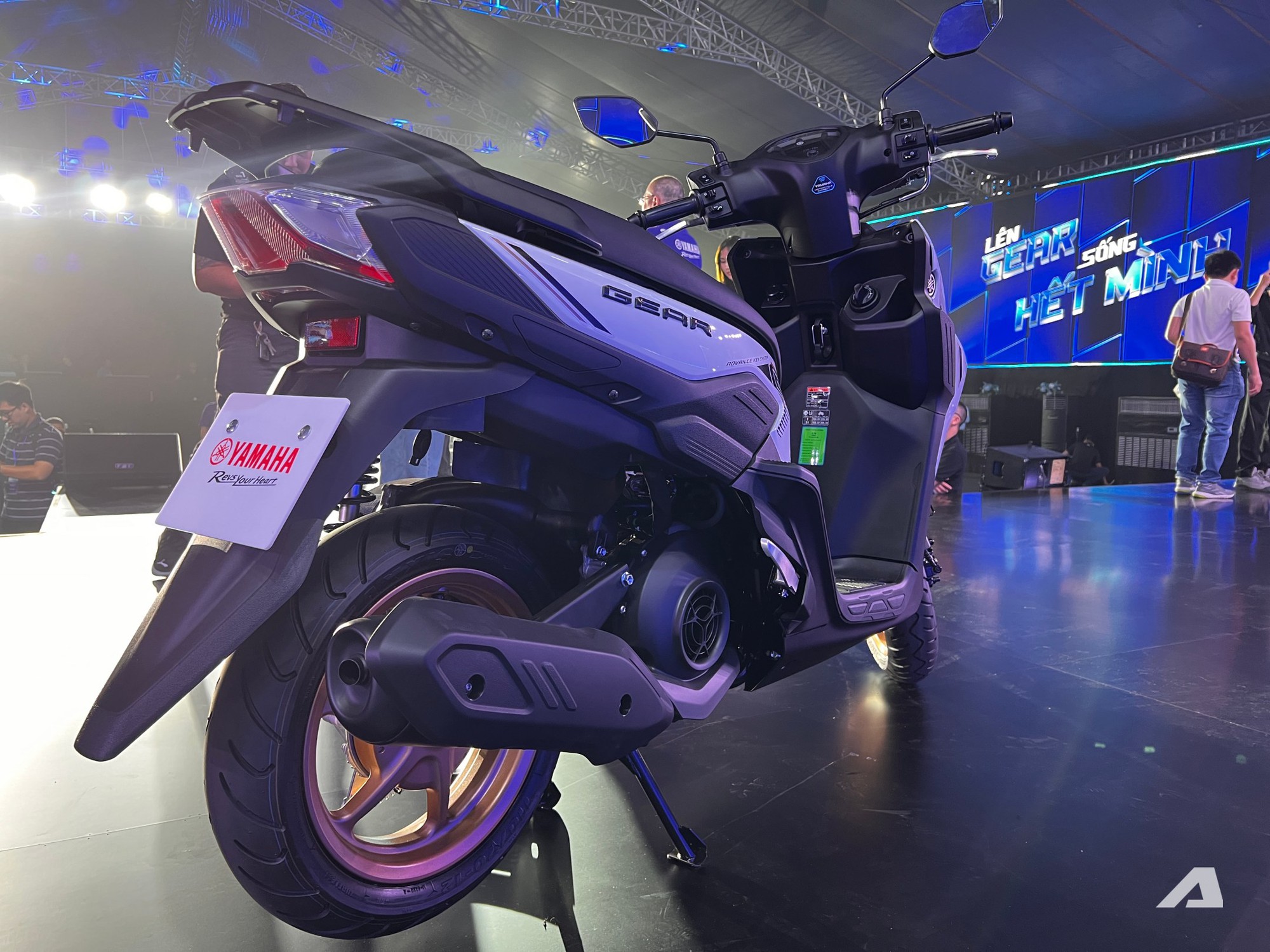 Yamaha Gear ra mắt Việt Nam: Giá từ hơn 30,4 triệu đồng, có smartkey, màn hình điện tử, động cơ hybrid cạnh tranh Vision- Ảnh 8. Yamaha Gear ra mắt Việt Nam: Giá từ hơn 30,4 triệu đồng, có smartkey, màn hình điện tử, động cơ hybrid cạnh tranh Vision- Ảnh 8.