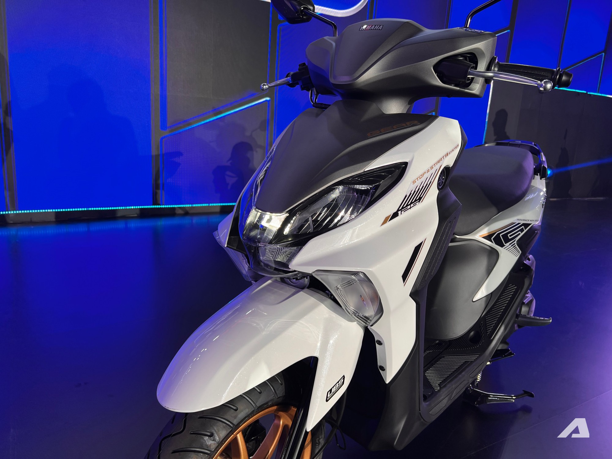 Yamaha Gear ra mắt Việt Nam: Giá từ hơn 30,4 triệu đồng, có smartkey, màn hình điện tử, động cơ hybrid cạnh tranh Vision- Ảnh 5. Yamaha Gear ra mắt Việt Nam: Giá từ hơn 30,4 triệu đồng, có smartkey, màn hình điện tử, động cơ hybrid cạnh tranh Vision- Ảnh 5.