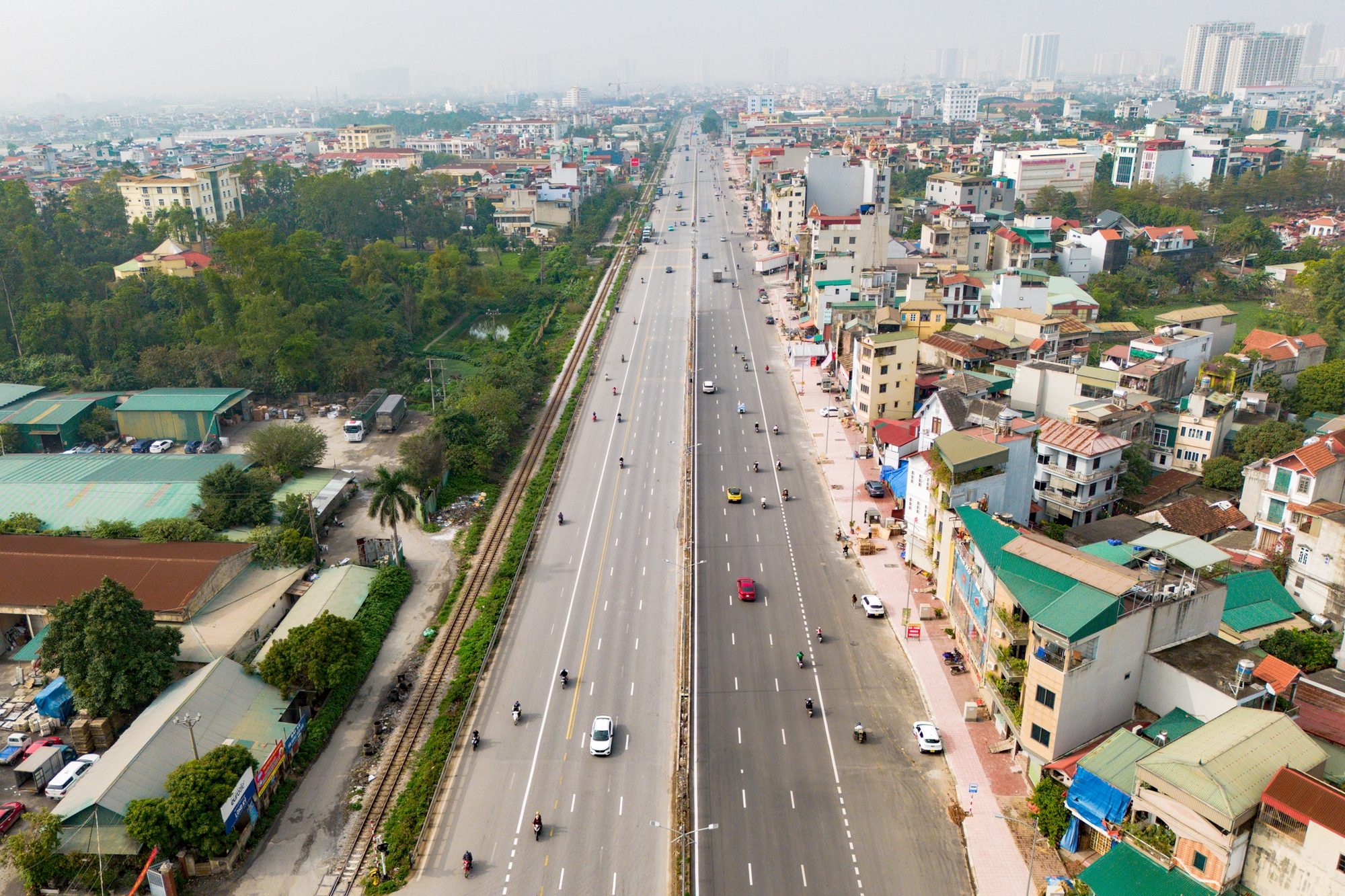 To&agrave;n cảnh mạng lưới giao th&ocirc;ng h&agrave;ng trăm ngh&igrave;n tỷ kết nối đại đ&ocirc; thị lớn nhất cả nước: Đường 90 m, cao tốc 12 l&agrave;n xe, ga rộng nhất của tuyến đường sắt 67 tỷ USD- Ảnh 2.