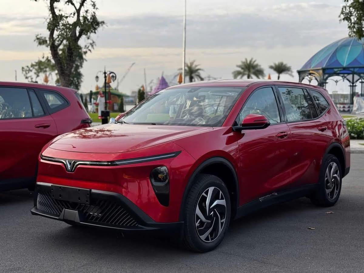 Destinator, Xpander v&agrave; Yaris Cross &lsquo;l&eacute;p vế&rsquo; trong top doanh số ngập tr&agrave;n xe điện tại Việt Nam- Ảnh 2.