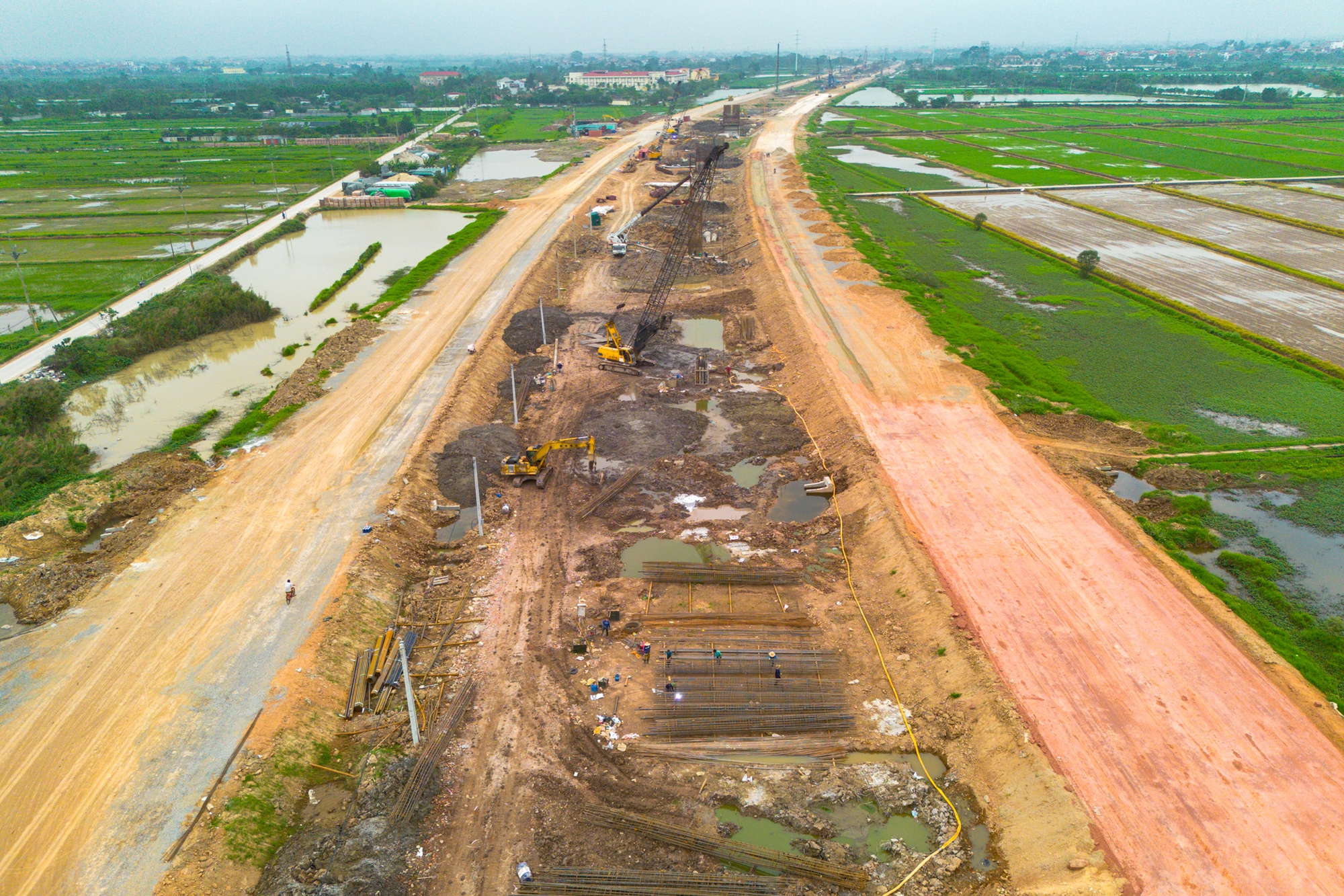 To&agrave;n cảnh mạng lưới giao th&ocirc;ng h&agrave;ng trăm ngh&igrave;n tỷ kết nối đại đ&ocirc; thị lớn nhất cả nước: Đường 90 m, cao tốc 12 l&agrave;n xe, ga rộng nhất của tuyến đường sắt 67 tỷ USD- Ảnh 9.