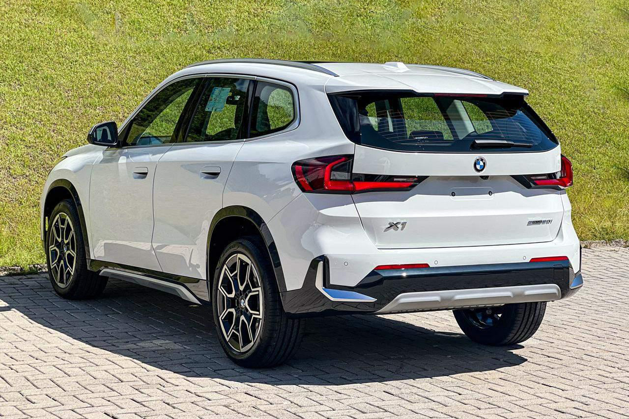 Lộ trang bị BMW X1 2026 giá dự kiến 1,689 tỷ đồng tại Việt Nam: Mâm lớn, tiện nghi xịn, mạnh hơn X3, có ADAS cạnh tranh Q3- Ảnh 3. Lộ trang bị BMW X1 2026 giá dự kiến 1,689 tỷ đồng tại Việt Nam: Mâm lớn, tiện nghi xịn, mạnh hơn X3, có ADAS cạnh tranh Q3- Ảnh 3.
