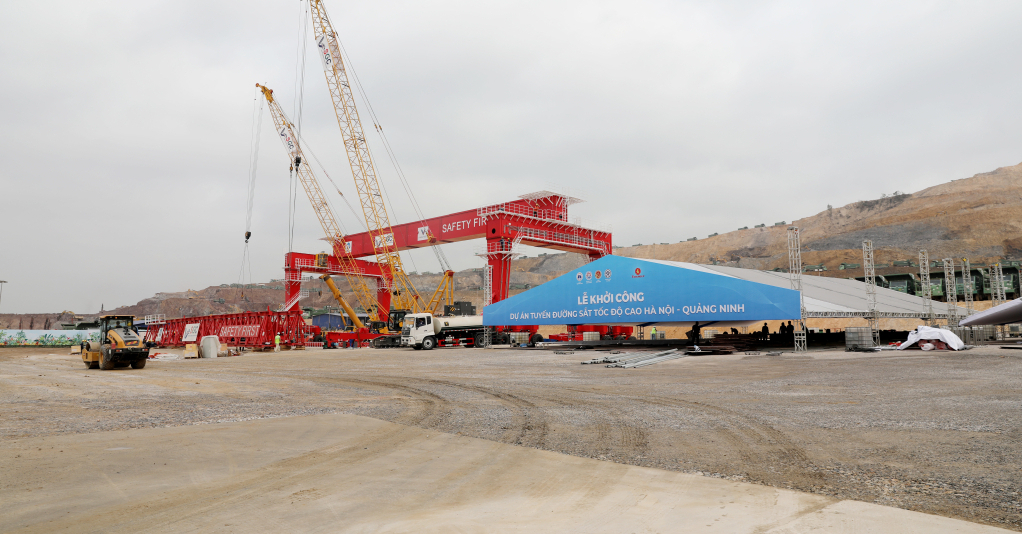 Đ&uacute;ng ng&agrave;y mai, Vinspeed của tỷ ph&uacute; Phạm Nhật Vượng sẽ khởi c&ocirc;ng dự &aacute;n hơn 5 tỷ USD, đi qua 4 tỉnh th&agrave;nh- Ảnh 1.