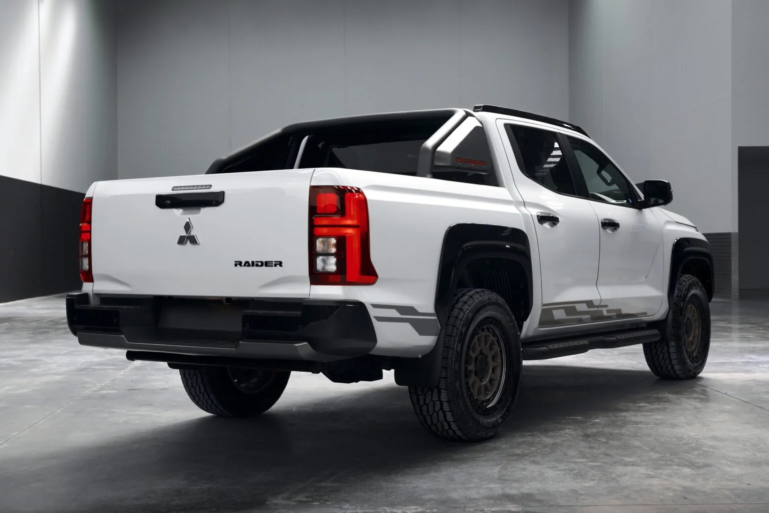 Mitsubishi Triton thêm bản mới cho dân mê off-road: Mâm mới, lốp lớn, giảm xóc độc quyền, đã thử nghiệm qua 7.000km địa hình khắc nghiệt- Ảnh 11. Mitsubishi Triton thêm bản mới cho dân mê off-road: Mâm mới, lốp lớn, giảm xóc độc quyền, đã thử nghiệm qua 7.000km địa hình khắc nghiệt- Ảnh 11.