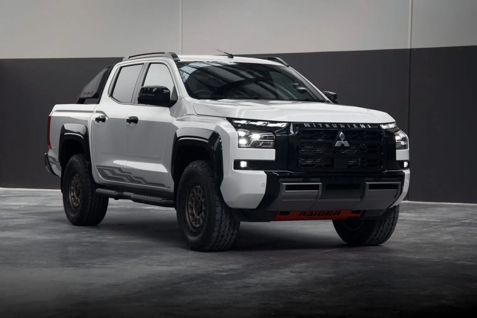 Mitsubishi Triton thêm bản mới cho dân mê off-road: Mâm mới, lốp lớn, giảm xóc độc quyền, đã thử nghiệm qua 7.000km địa hình khắc nghiệt- Ảnh 9. Mitsubishi Triton thêm bản mới cho dân mê off-road: Mâm mới, lốp lớn, giảm xóc độc quyền, đã thử nghiệm qua 7.000km địa hình khắc nghiệt- Ảnh 9.