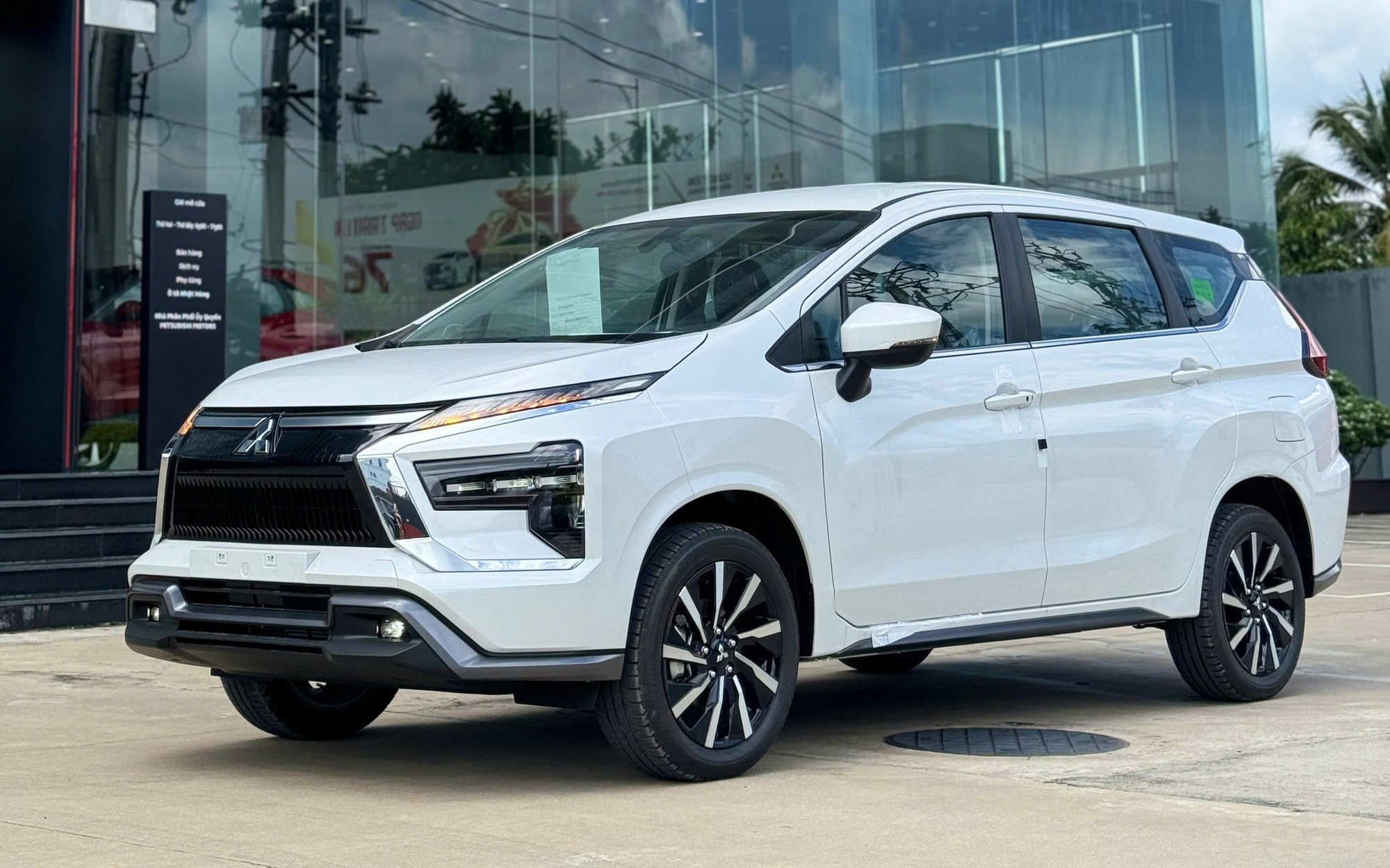 3 mẫu Mitsubishi lọt top 10 xe xăng dầu bán chạy tại Việt Nam: Destinator lần đầu thành ‘vua doanh số’ phân khúc, bán xấp xỉ Xpander- Ảnh 2. 3 mẫu Mitsubishi lọt top 10 xe xăng dầu bán chạy tại Việt Nam: Destinator lần đầu thành ‘vua doanh số’ phân khúc, bán xấp xỉ Xpander- Ảnh 2.