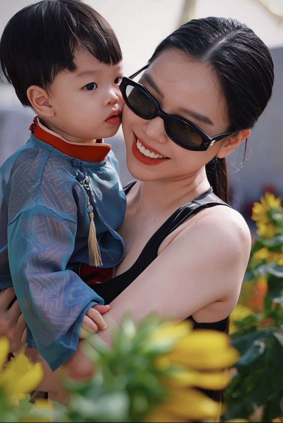 Từng sợ con tự ti vì học "trường nhà giàu" nhưng ba mẹ đi xe máy, bà mẹ TP.HCM nhận ra: Quan trọng hơn vật chất là dạy con điều này- Ảnh 2. Từng sợ con tự ti vì học "trường nhà giàu" nhưng ba mẹ đi xe máy, bà mẹ TP.HCM nhận ra: Quan trọng hơn vật chất là dạy con điều này- Ảnh 2.