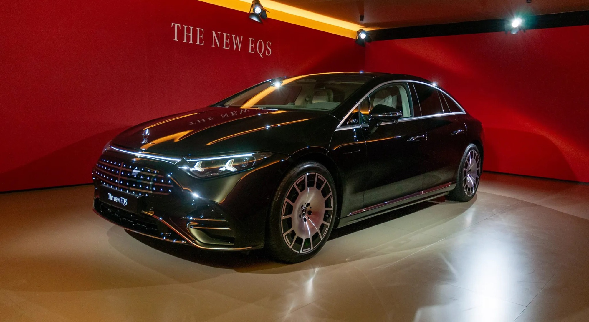 Mercedes-Benz EQS 2026 mới ra mắt này xuyên Việt không phải nghĩ: Đầy điện dư sức chạy TP.HCM - Quảng Ngãi, cắm 10 phút chạy thêm 320km- Ảnh 2. Mercedes-Benz EQS 2026 mới ra mắt này xuyên Việt không phải nghĩ: Đầy điện dư sức chạy TP.HCM - Quảng Ngãi, cắm 10 phút chạy thêm 320km- Ảnh 2.