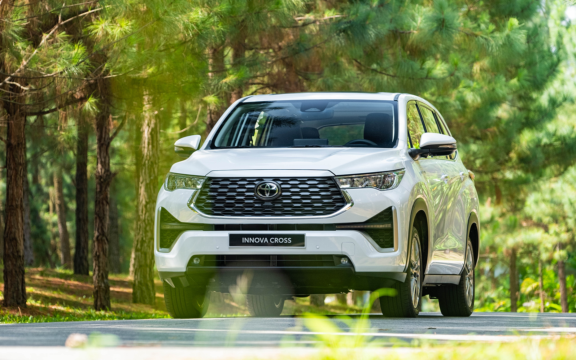 Toyota Innova Cross quay trở lại ngôi vua xe hybrid với mức tăng kỷ lục, Suzuki XL7 bất ngờ mất hút- Ảnh 2. Toyota Innova Cross quay trở lại ngôi vua xe hybrid với mức tăng kỷ lục, Suzuki XL7 bất ngờ mất hút- Ảnh 2.