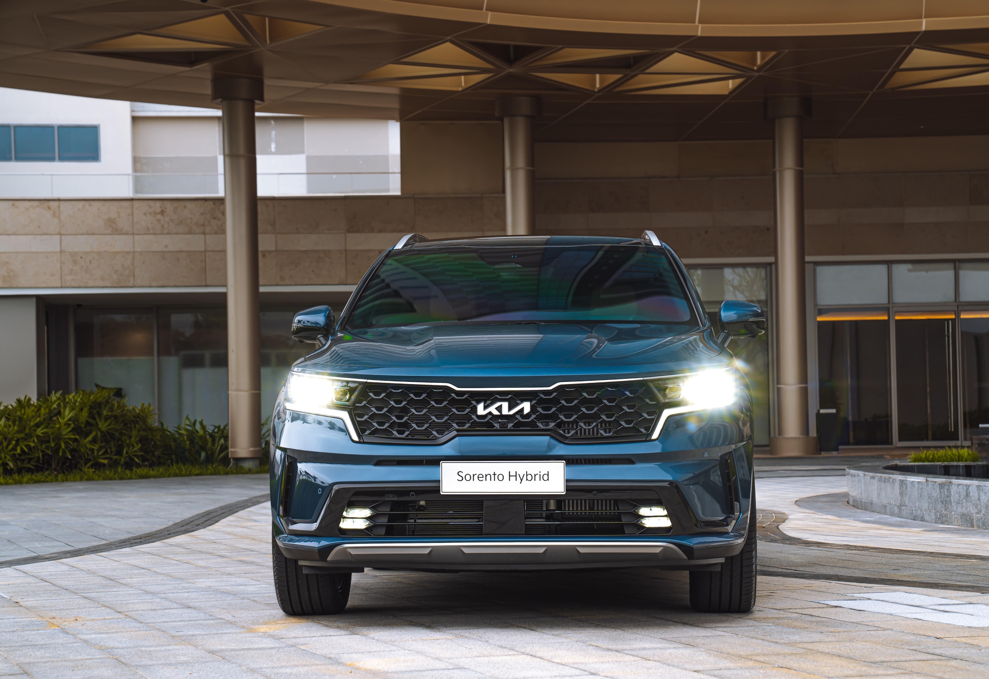 Kia Sorento hybrid 2026 ch&agrave;o kh&aacute;ch Việt ngay tuần n&agrave;y: C&oacute; bản tự sạc v&agrave; cắm sạc cạnh tranh Santa Fe, CR-V?- Ảnh 2.