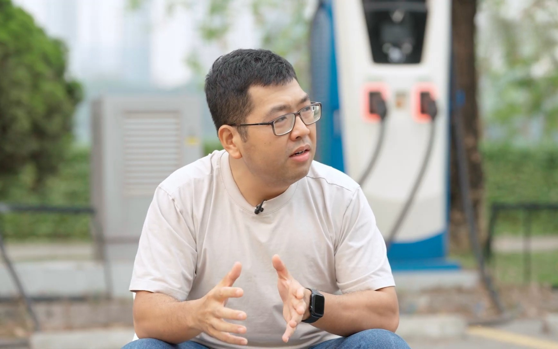 Chủ xe xăng VinFast: ‘Muốn đổi sang xe điện phải tập buông bỏ’- Ảnh 1. Chủ xe xăng VinFast: ‘Muốn đổi sang xe điện phải tập buông bỏ’- Ảnh 1.