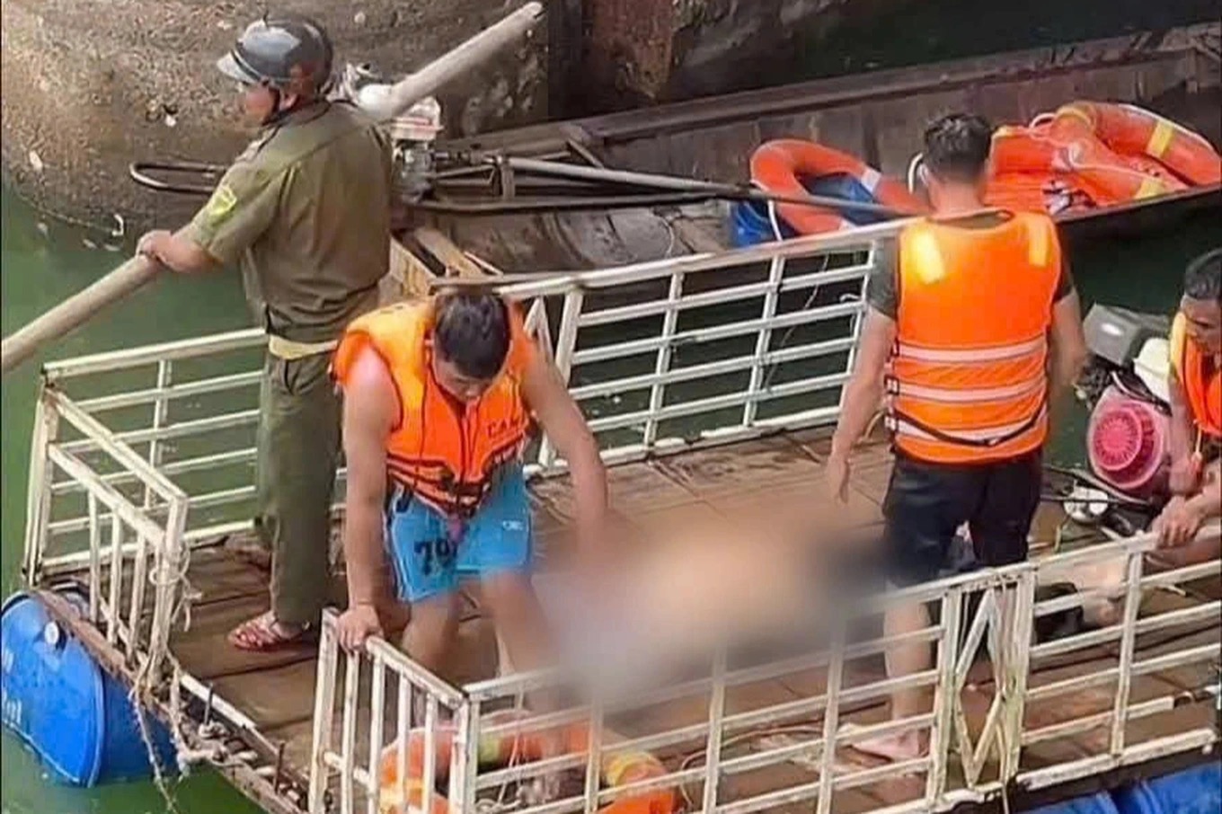 Vụ người đ&agrave;n &ocirc;ng bỏ &ocirc; t&ocirc;, nhảy xuống hồ thủy lợi tự tử: Gia đ&igrave;nh tiết lộ chuyện buồn của nạn nh&acirc;n- Ảnh 1.