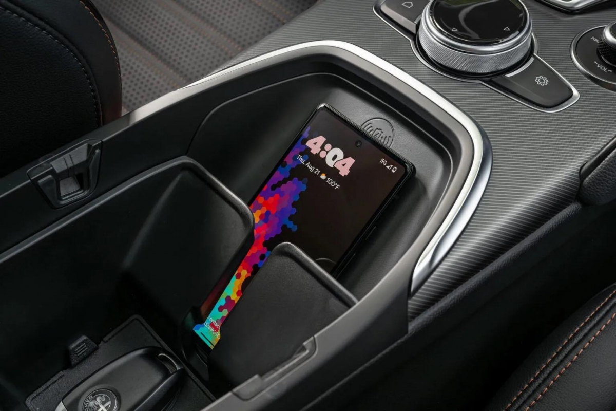 Nhiều t&agrave;i xế thừa nhận thường xuy&ecirc;n l&aacute;i xe mất tập trung nhưng lại nghĩ an to&agrave;n- Ảnh 2.