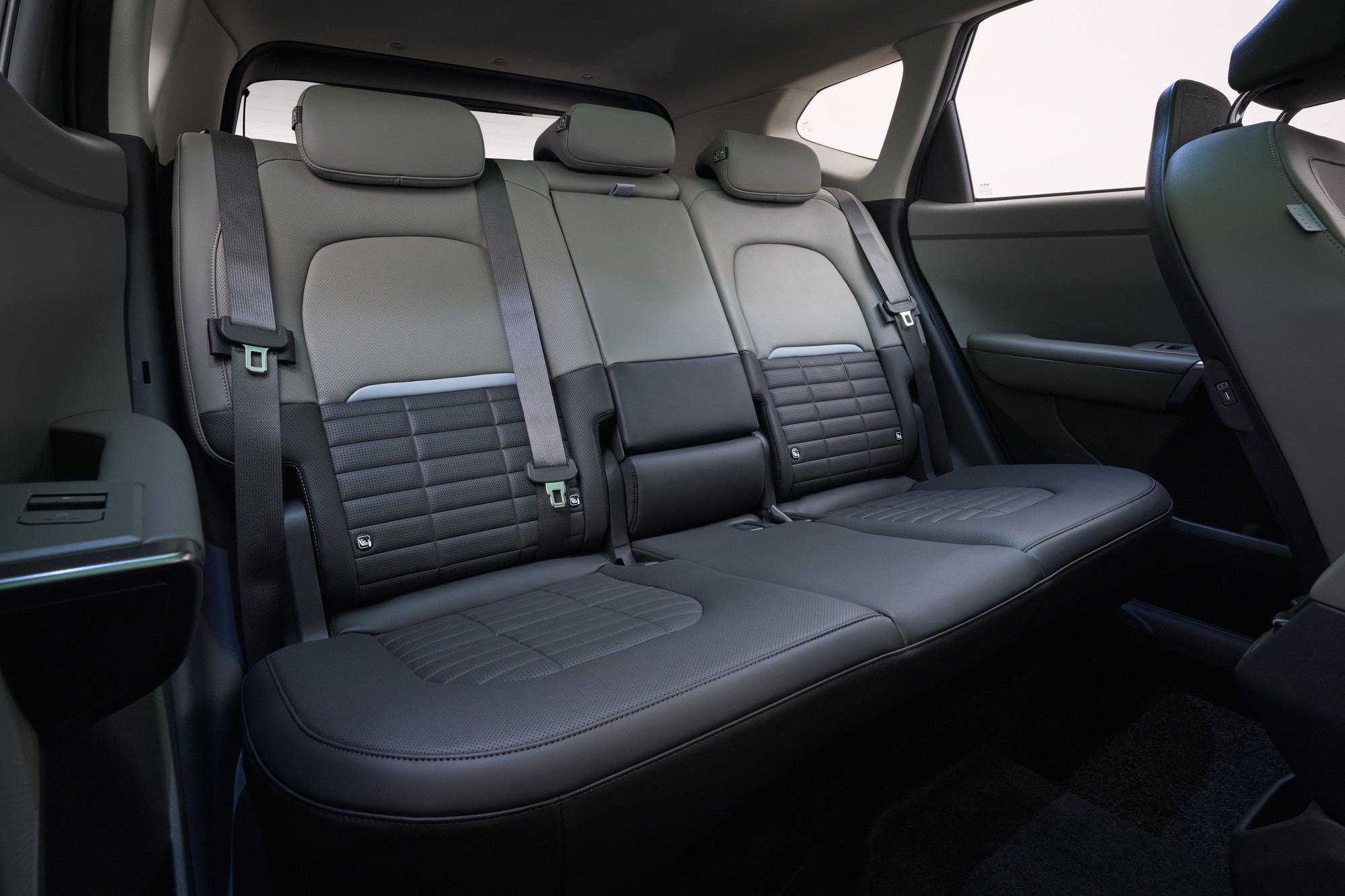 Kia Seltos thế hệ mới ra mắt: C&oacute; hybrid, dẫn động 4 b&aacute;nh, hứa hẹn tạo cơn sốt khi về Việt Nam- Ảnh 4.