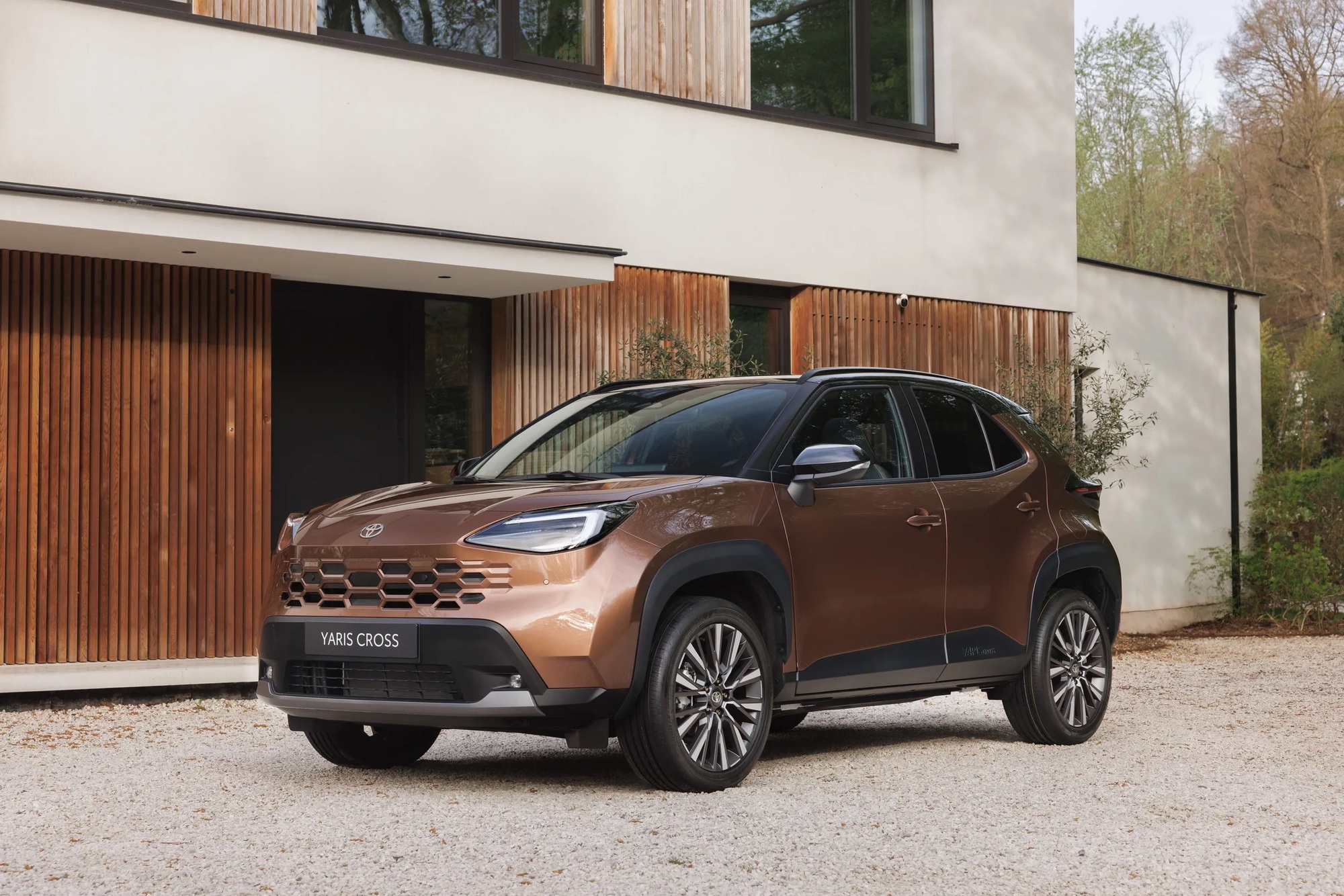 Toyota Yaris Cross 2026 ra mắt: Mặt trước 3D ho&agrave;n to&agrave;n mới, bản thể thao d&ugrave;ng động cơ hybrid, phuộc tinh chỉnh ri&ecirc;ng- Ảnh 2.