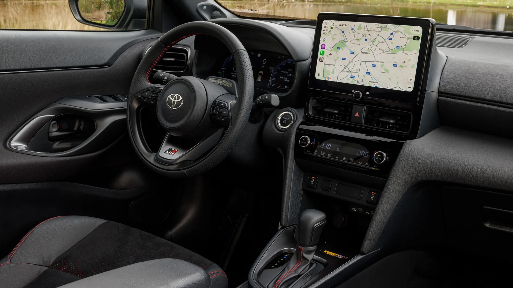 Toyota Yaris Cross 2026 ra mắt: Mặt trước 3D ho&agrave;n to&agrave;n mới, bản thể thao d&ugrave;ng động cơ hybrid, phuộc tinh chỉnh ri&ecirc;ng- Ảnh 6.