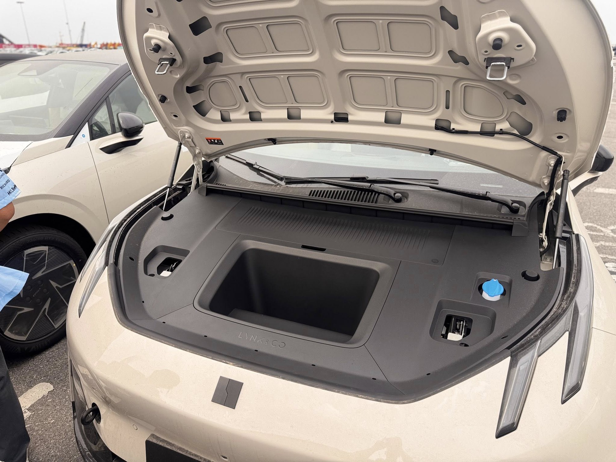 Lynk & Co 02 cập bến Việt Nam: Gi&aacute; dự kiến dưới 1 tỷ, phả hơi n&oacute;ng v&agrave;o ph&acirc;n kh&uacute;c SUV 'hot' nhất hiện nay- Ảnh 3.