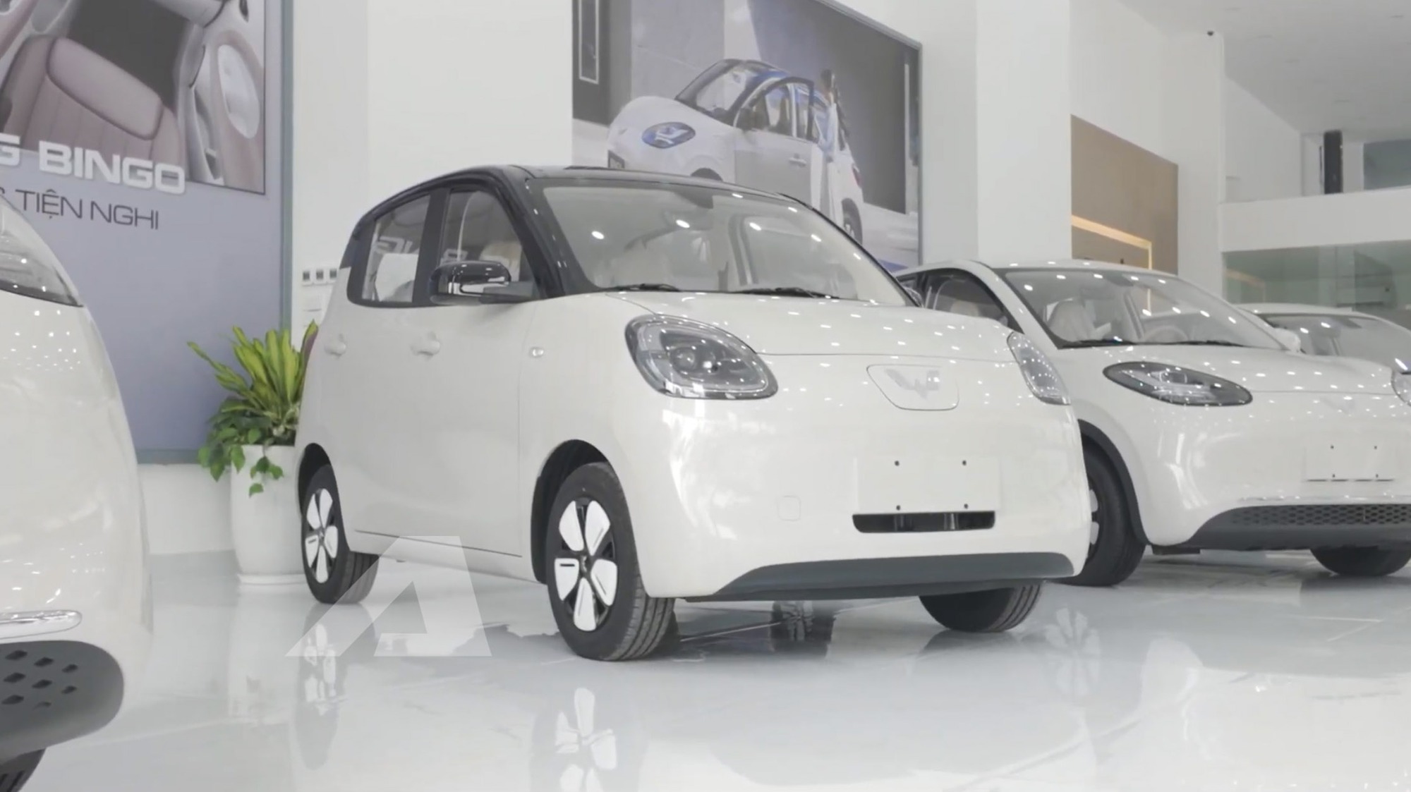 Xem thực tế Wuling Macaron 2026 vừa về đại l&yacute;: 2 m&agrave;n h&igrave;nh, phanh điện tử, ngồi được 4 người lớn- Ảnh 1.