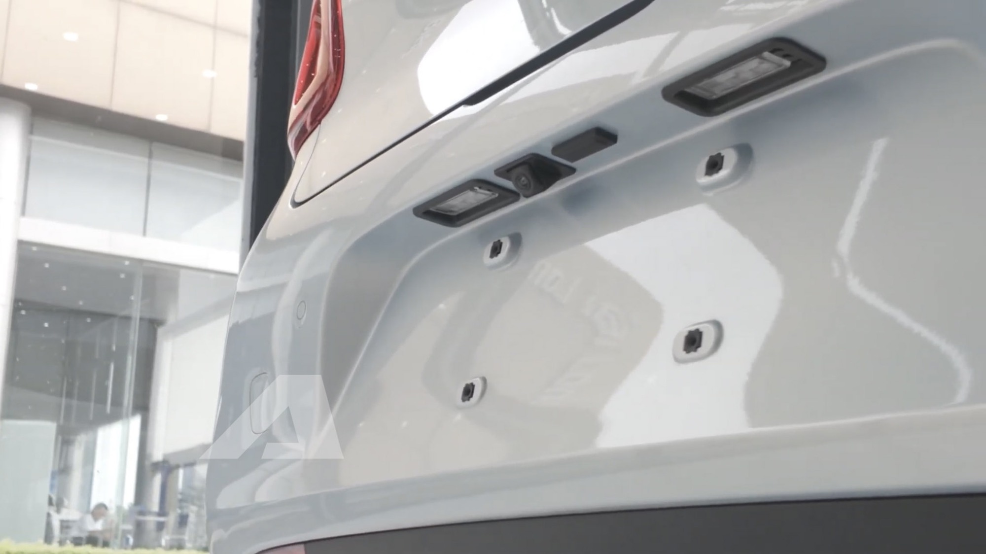 Xem thực tế Wuling Macaron 2026 vừa về đại l&yacute;: 2 m&agrave;n h&igrave;nh, phanh điện tử, ngồi được 4 người lớn- Ảnh 6.