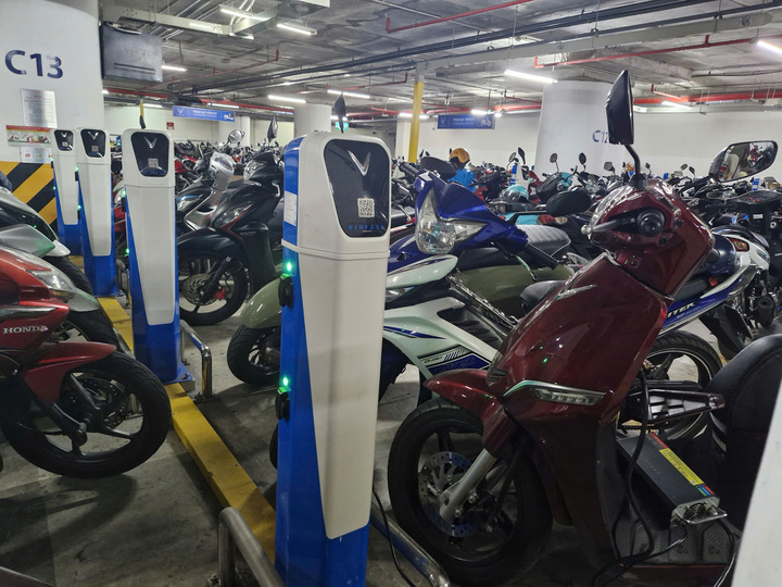 Kiến nghị bố tr&iacute; khu vực để xe điện v&agrave; trạm sạc điện tại c&aacute;c chung cư TP.HCM- Ảnh 2.