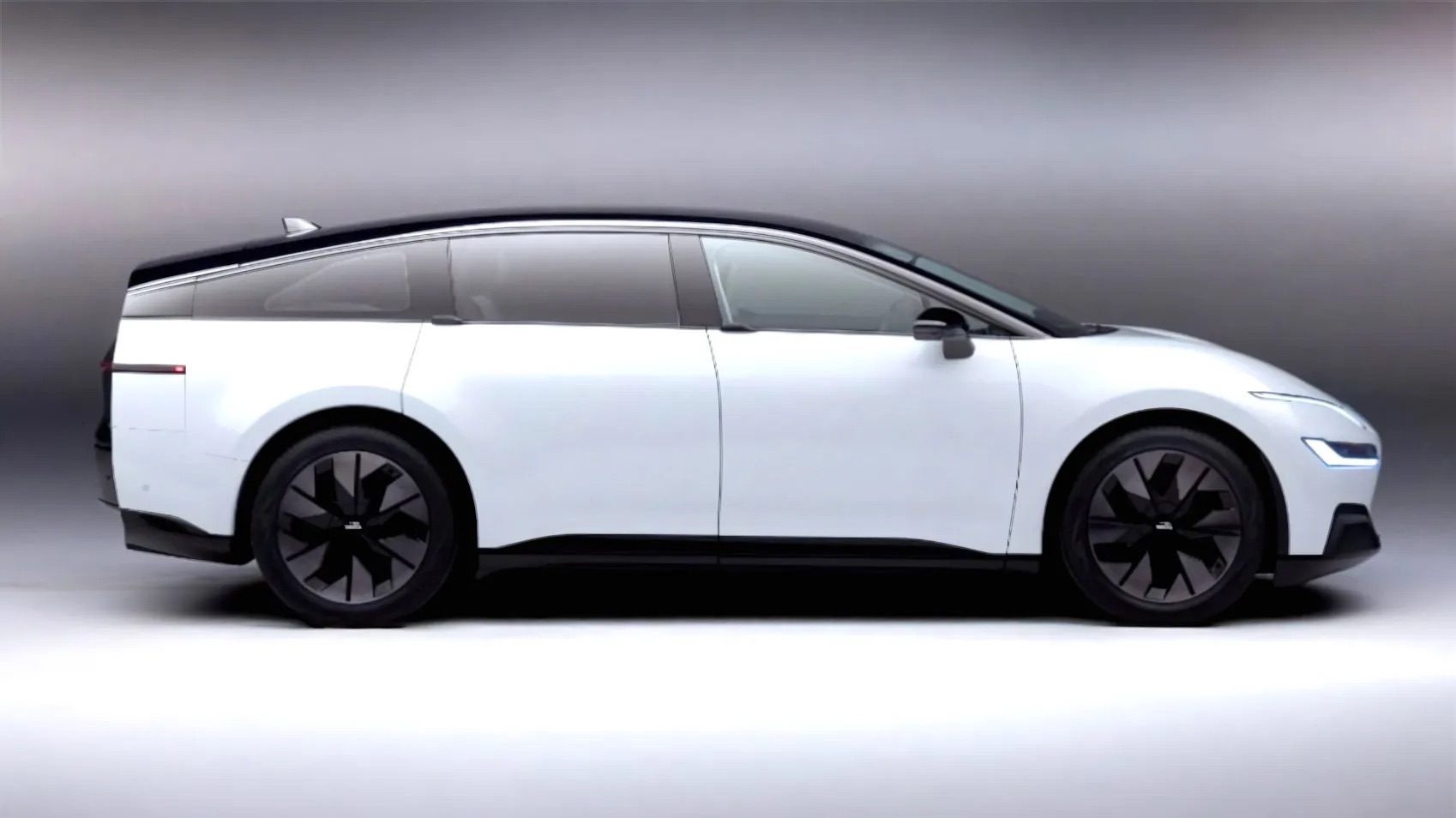 Ford rục rịch l&agrave;m lại xe điện 7 chỗ: D&aacute;ng như t&agrave;u cao tốc, chạy gần 900km/sạc, cắm nhanh 6 ph&uacute;t đủ chạy H&agrave; Nội - Thanh H&oacute;a- Ảnh 2.