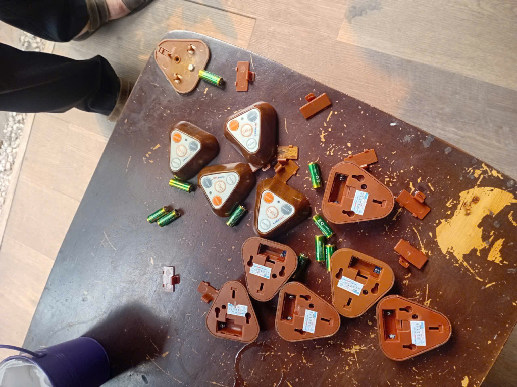 Thủ phạm khiến h&agrave;ng loạt &ocirc; t&ocirc;, xe m&aacute;y ở H&agrave; Nội bị &ldquo;t&ecirc; liệt&rdquo;- Ảnh 1.