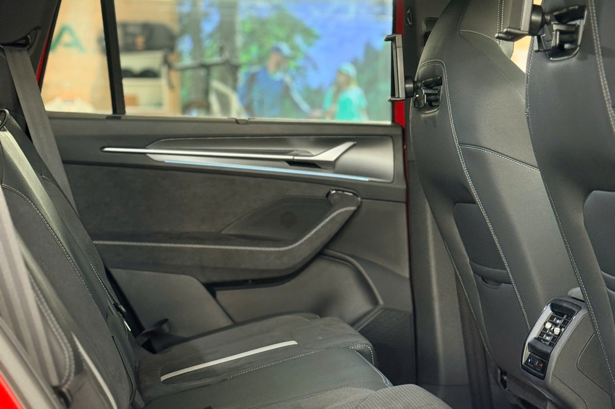 Skoda Kodiaq 2026 về đại l&yacute; tại Việt Nam: Gi&aacute; từ 1,628 tỷ đồng cao hơn Palisade bản đắt nhất, th&ecirc;m nhiều 'đồ chơi' b&ecirc;n trong, nay đ&atilde; 'full' ADAS- Ảnh 3.