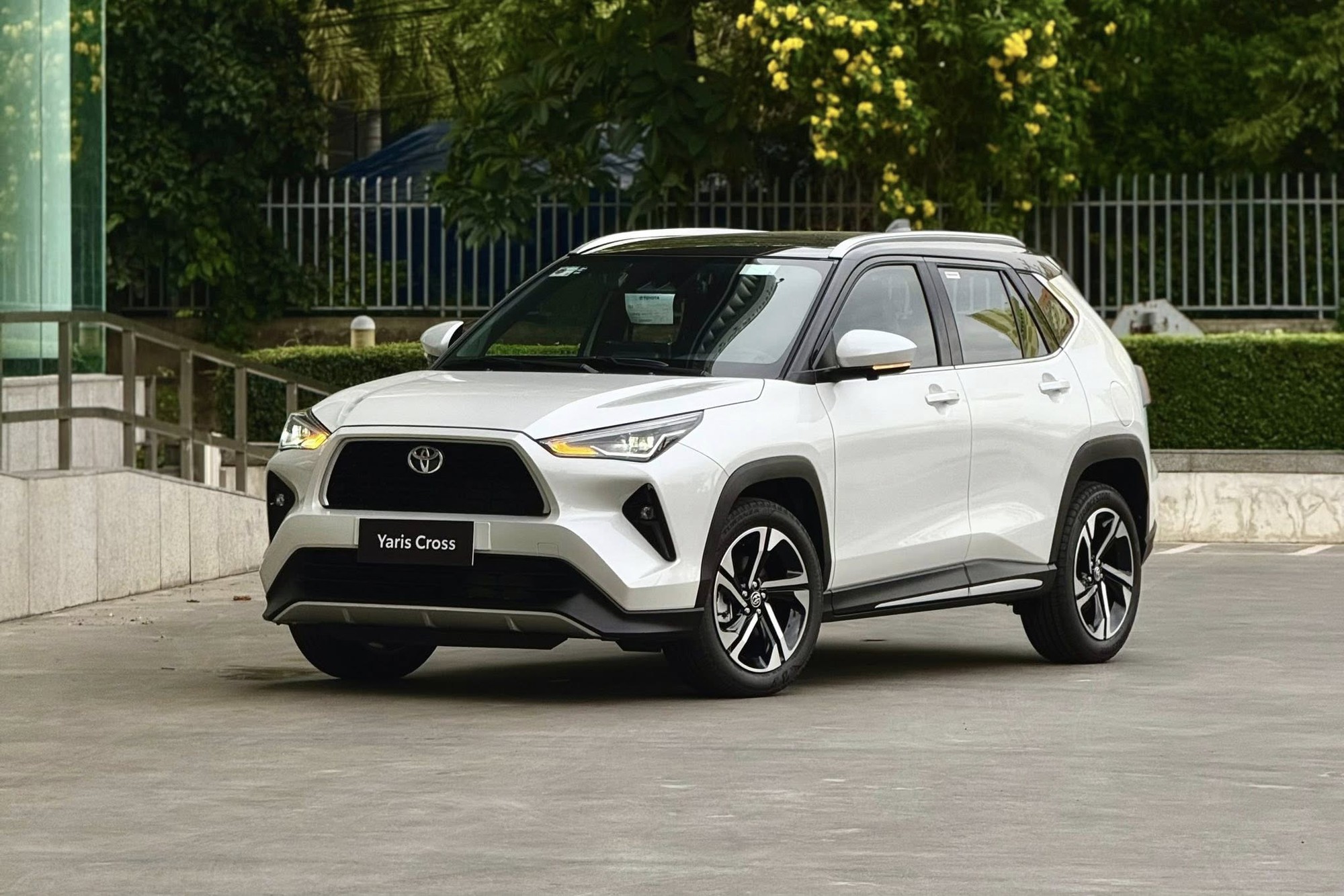 Người Việt mua xe Toyota nhiều gấp đ&ocirc;i, ri&ecirc;ng Yaris Cross v&agrave; Innova Cross tăng gần 300%, s&aacute;ng cửa quay lại top 10 b&aacute;n chạy th&aacute;ng 3- Ảnh 2.