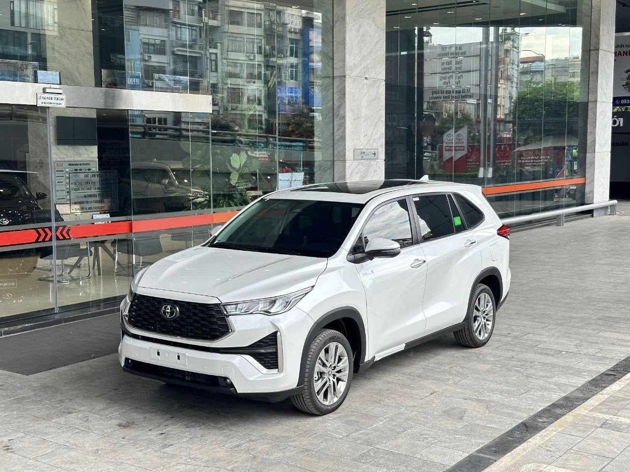 Người Việt mua xe Toyota nhiều gấp đ&ocirc;i, ri&ecirc;ng Yaris Cross v&agrave; Innova Cross tăng gần 300%, s&aacute;ng cửa quay lại top 10 b&aacute;n chạy th&aacute;ng 3- Ảnh 3.