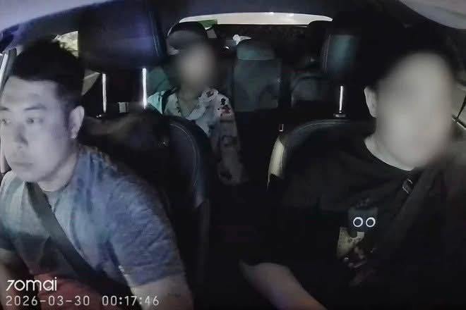 T&agrave;i xế chờ 6 tiếng kh&ocirc;ng thấy ai ra trả tiền sau cuốc xe 300km từ Thanh Ho&aacute; đến Hải Ph&ograve;ng: C&aacute;i kết thế n&agrave;o- Ảnh 1.