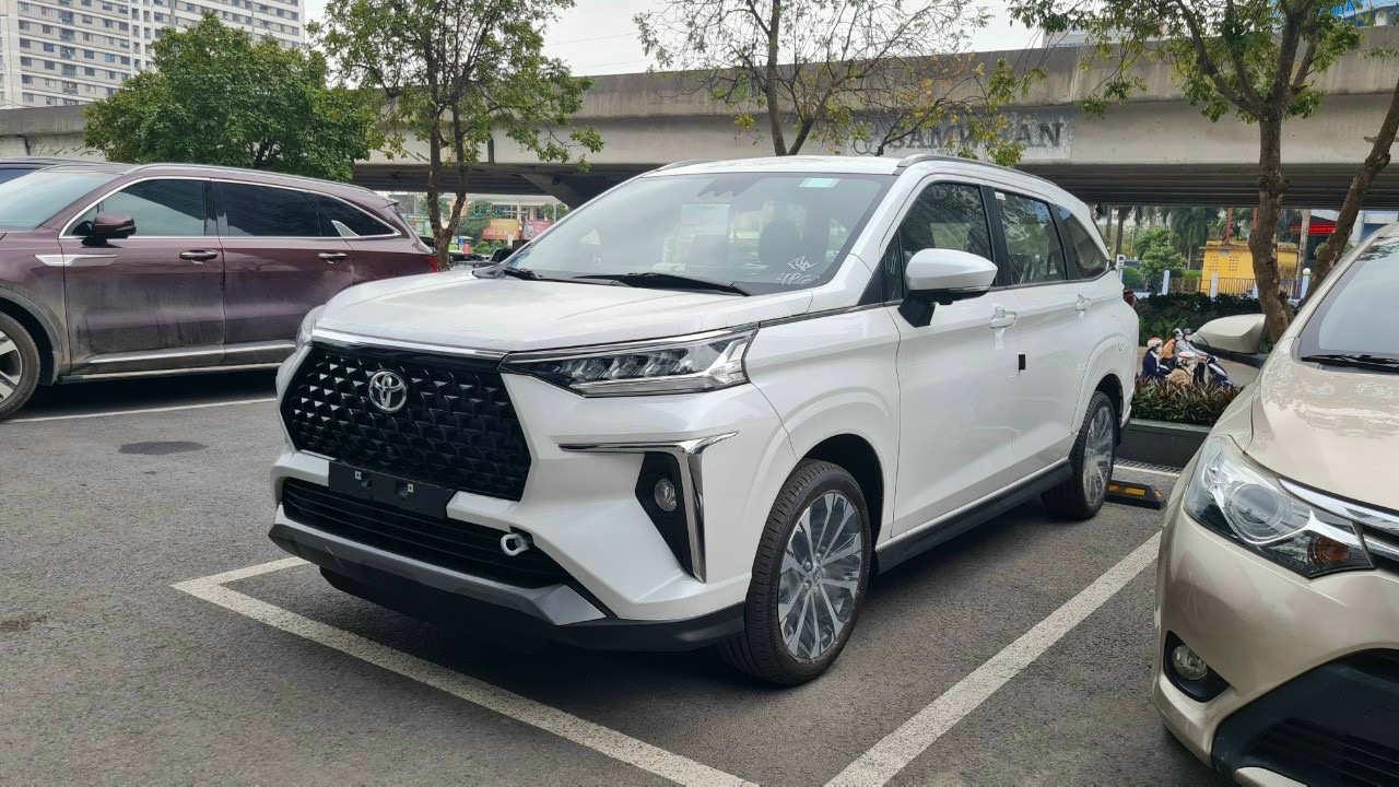 Người Việt mua xe Toyota nhiều gấp đ&ocirc;i, ri&ecirc;ng Yaris Cross v&agrave; Innova Cross tăng gần 300%, s&aacute;ng cửa quay lại top 10 b&aacute;n chạy th&aacute;ng 3- Ảnh 5.