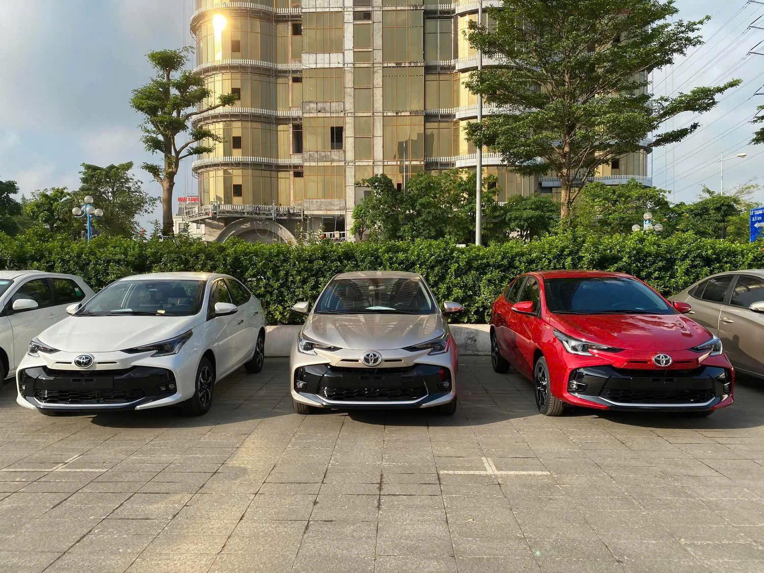 Người Việt mua xe Toyota nhiều gấp đ&ocirc;i, ri&ecirc;ng Yaris Cross v&agrave; Innova Cross tăng gần 300%, s&aacute;ng cửa quay lại top 10 b&aacute;n chạy th&aacute;ng 3- Ảnh 4.