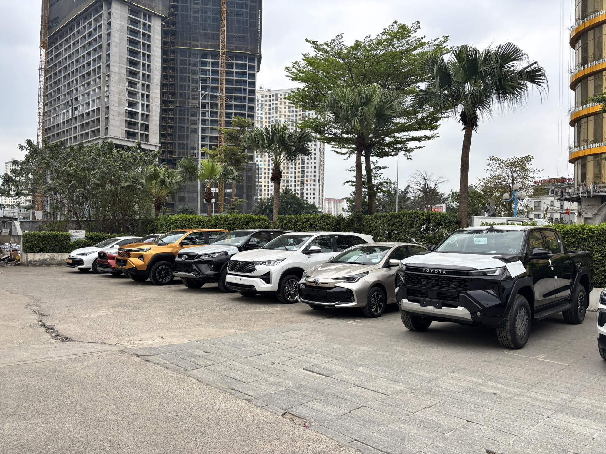 Người Việt mua xe Toyota nhiều gấp đ&ocirc;i, ri&ecirc;ng Yaris Cross v&agrave; Innova Cross tăng gần 300%, s&aacute;ng cửa quay lại top 10 b&aacute;n chạy th&aacute;ng 3- Ảnh 1.