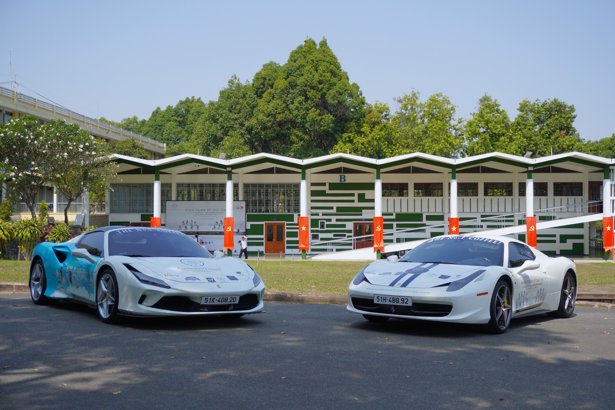 T&ocirc;i cầm l&aacute;i si&ecirc;u xe Ferrari tr&ecirc;n H&agrave;nh tr&igrave;nh Từ Tr&aacute;i Tim 2026: 'Kh&ocirc;ng khổ như nhiều người nghĩ, đổ đầy b&igrave;nh đi được 200 km'- Ảnh 5.