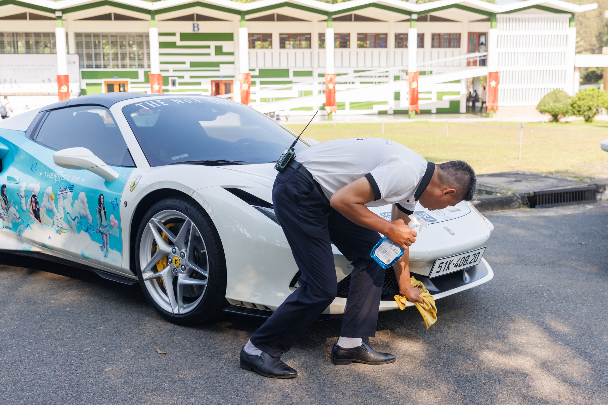 T&ocirc;i cầm l&aacute;i si&ecirc;u xe Ferrari tr&ecirc;n H&agrave;nh tr&igrave;nh Từ Tr&aacute;i Tim 2026: 'Kh&ocirc;ng khổ như nhiều người nghĩ, đổ đầy b&igrave;nh đi được 200 km'- Ảnh 4.