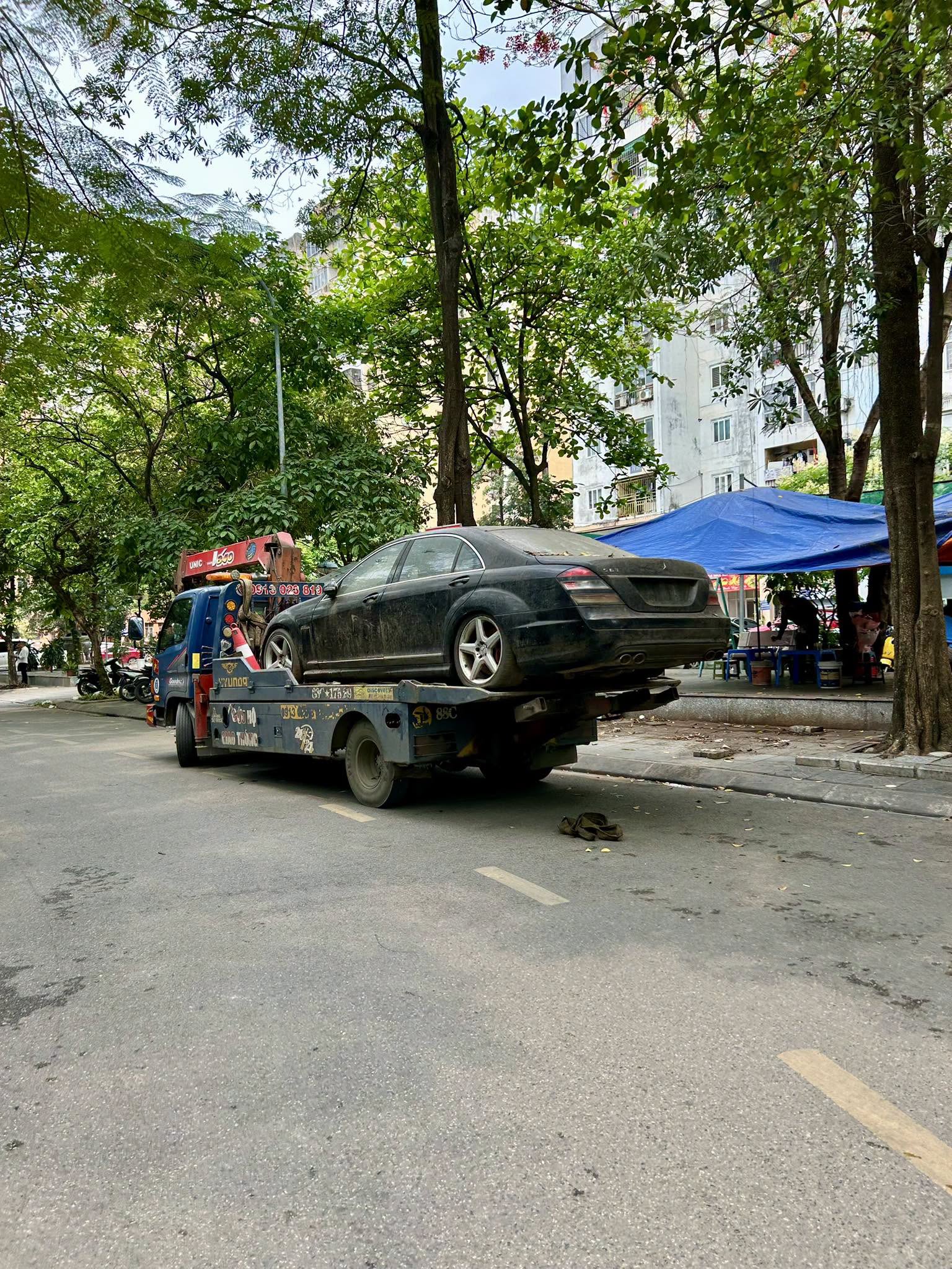 Mercedes-AMG S63 phơi sương vỉa h&egrave; gần 10 năm tại H&agrave; Nội đ&atilde; bị cẩu đi v&agrave; đ&acirc;y l&agrave; l&yacute; do- Ảnh 1.